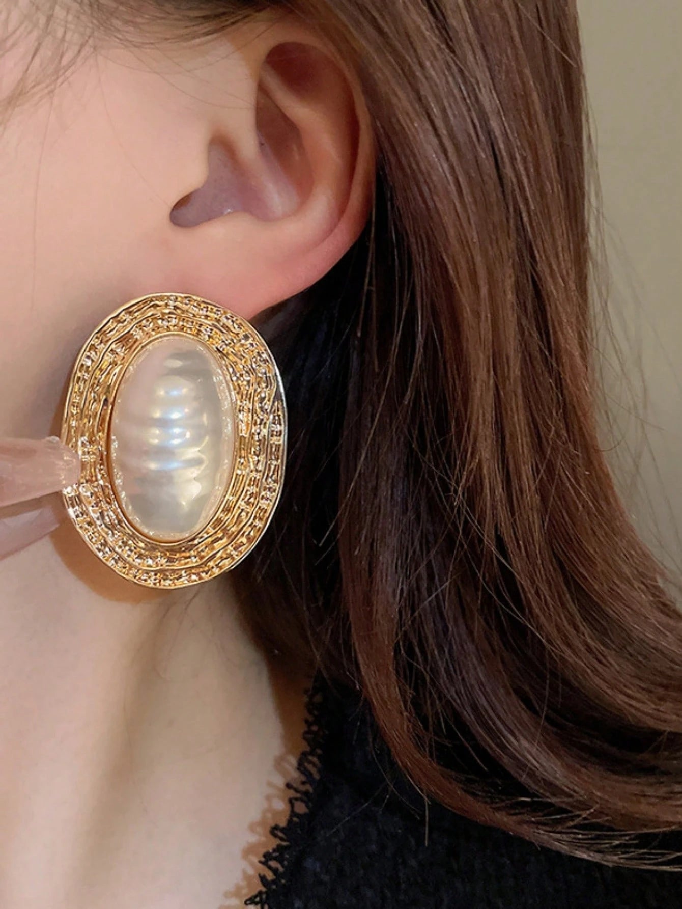 1 Pair Metal Asymmetrical Ruched Striped Ellipse Pearl Earrings