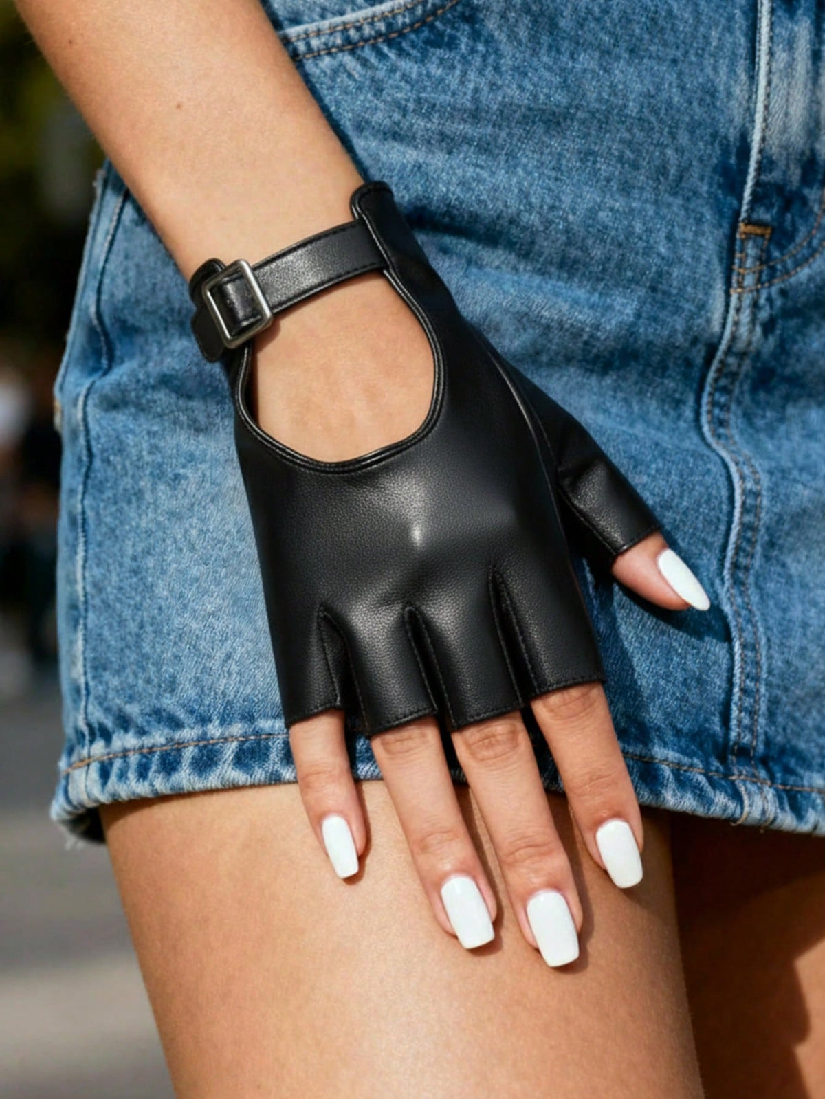 SHEIN 1 Pair Women's Black Adjustable Width Half Finger Motorcycle Leather Gloves Black
