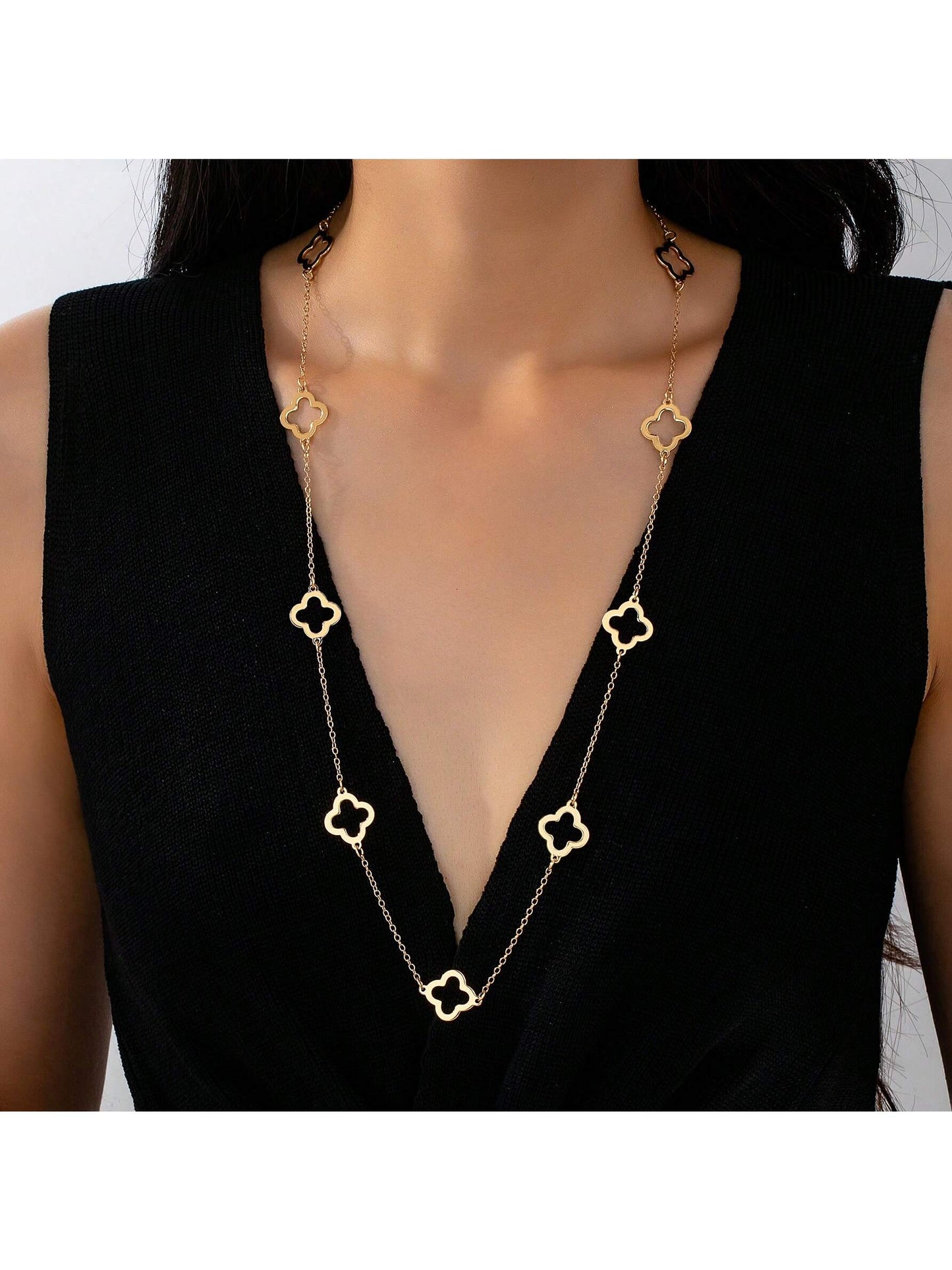 SHEIN 1 pc Stylish European & American Minimalist Clover Hollow Metal Gold Necklace For Women
