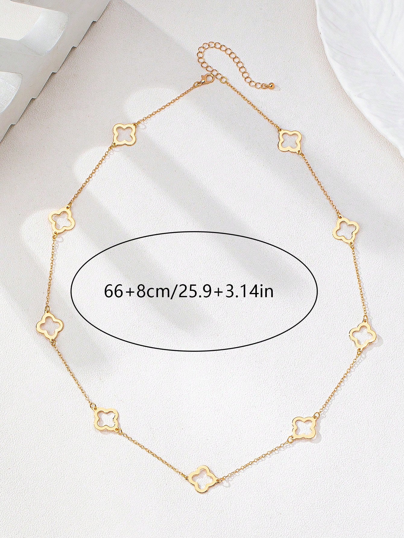 SHEIN 1 pc Stylish European & American Minimalist Clover Hollow Metal Gold Necklace For Women