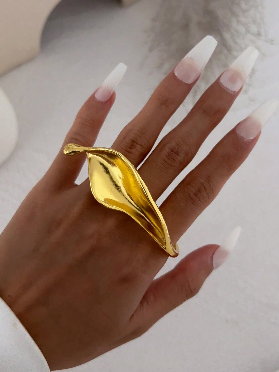 SHEIN 1pc Vintage Asymmetrical Metal Leaf Knuckle Ring
