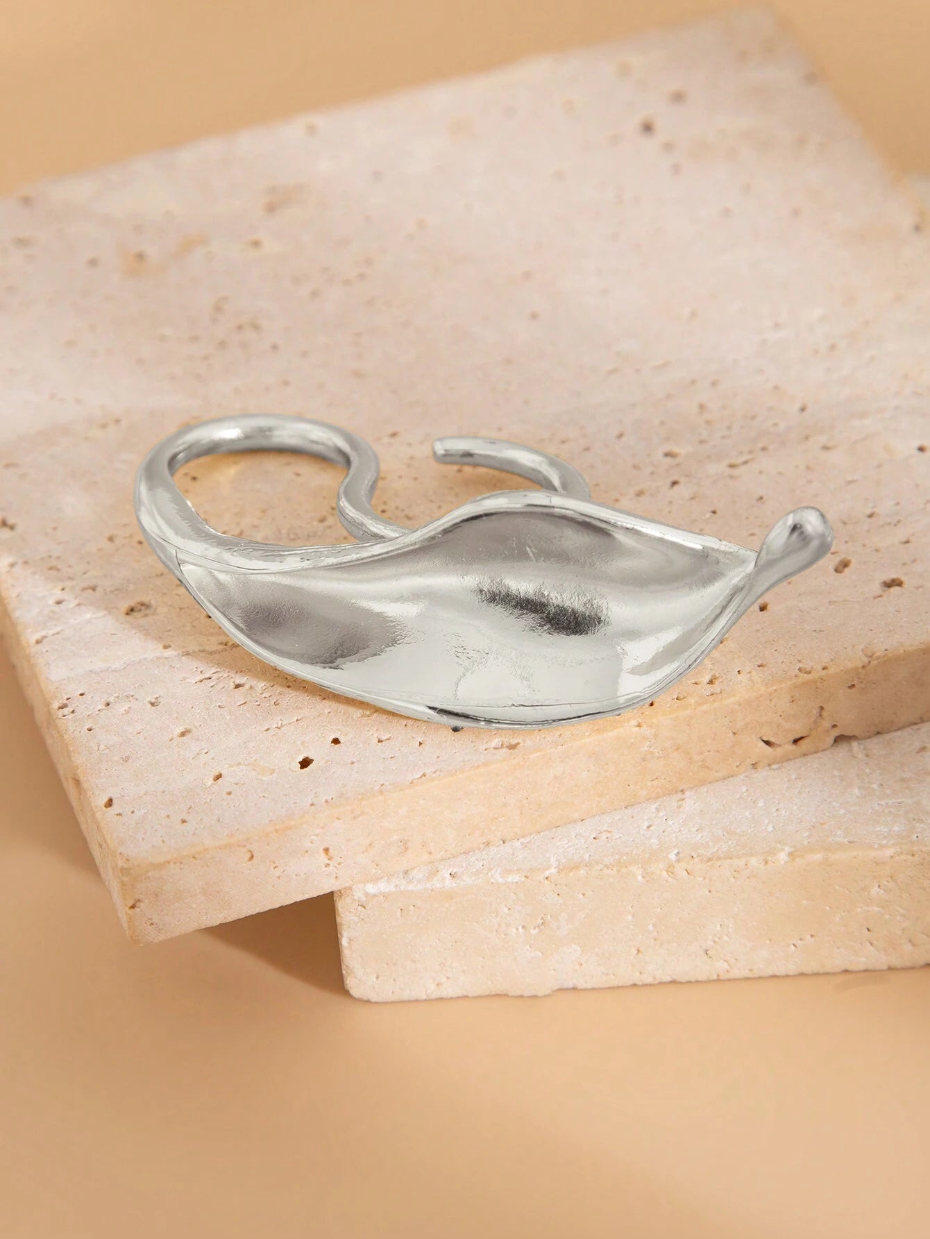 SHEIN 1pc Vintage Asymmetrical Metal Leaf Knuckle Ring