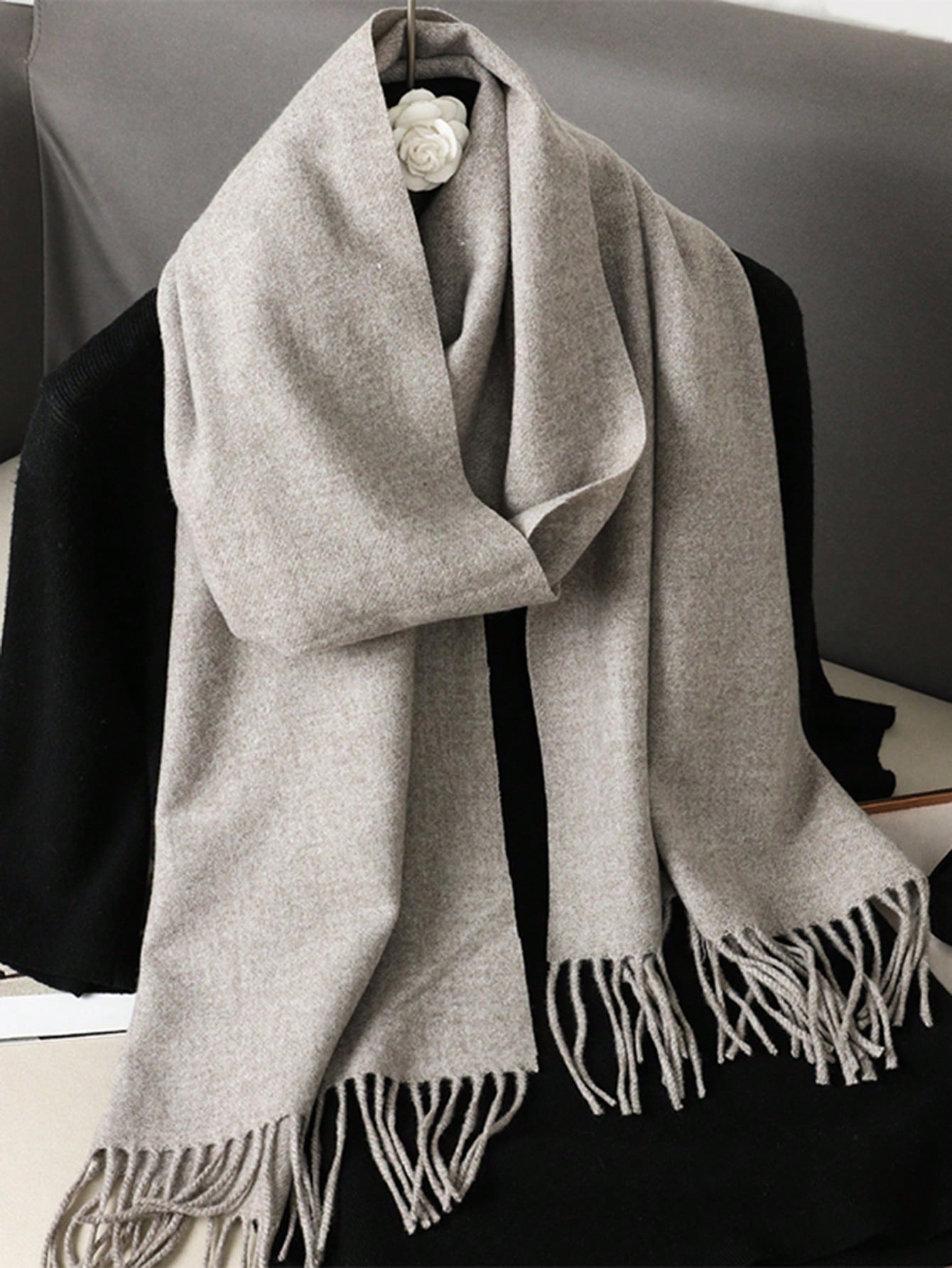 SHEIN 1pc Women's Minimalist Solid Color Faux Cashmere Scarf