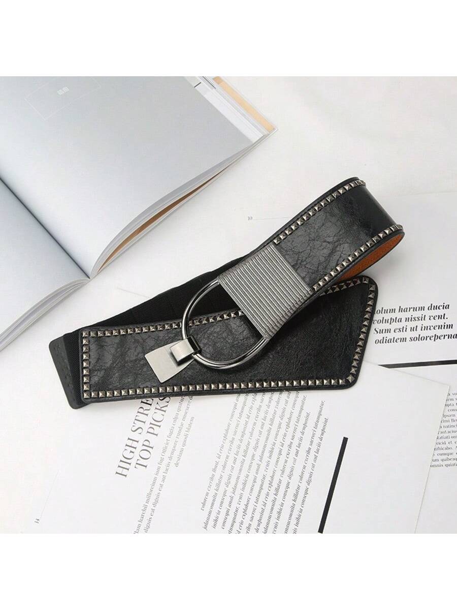 حزام خصر مطاطي مزين بمسامير من SHEIN، أسود اللون، نصف دائري، بإبزيم واحد