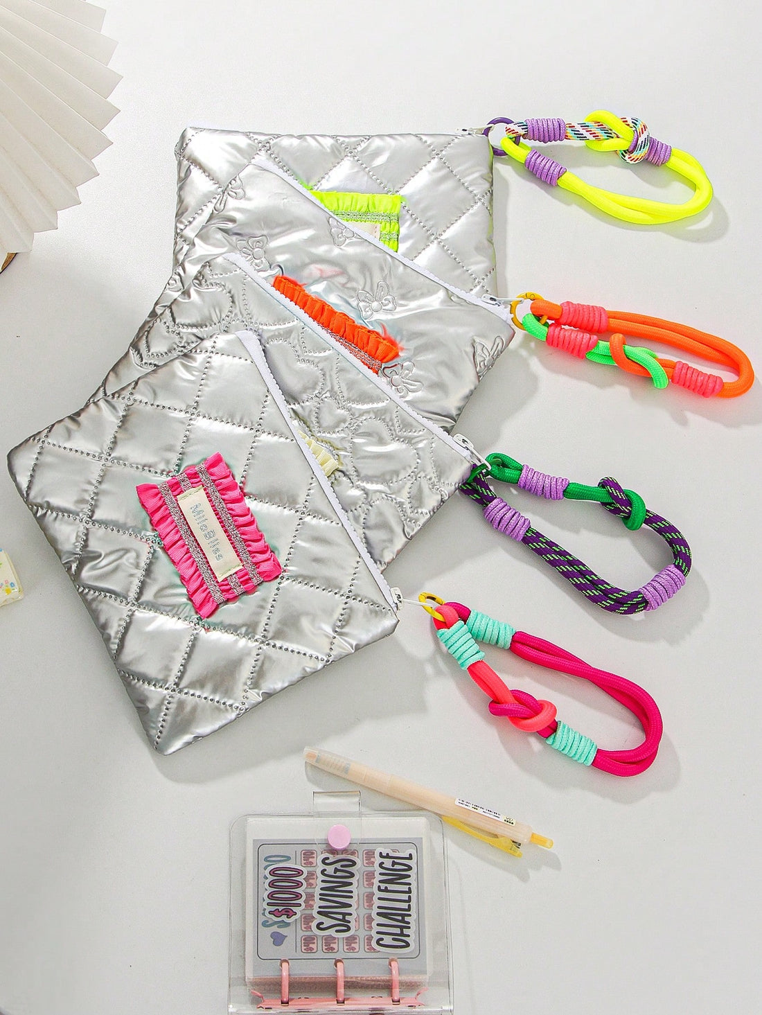 SHEIN 1 Piece Embroidery Heart Shape Coin Purse Quilted Coin Purse Portable Short Wallet - view 2