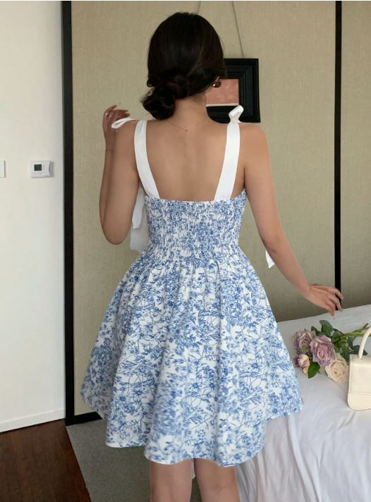 SHEIN DAZY Blue & White Porcelain Floral Print Fitted Color Block Bowknot Strap Dress, Floral & Botanical Print With Waistband