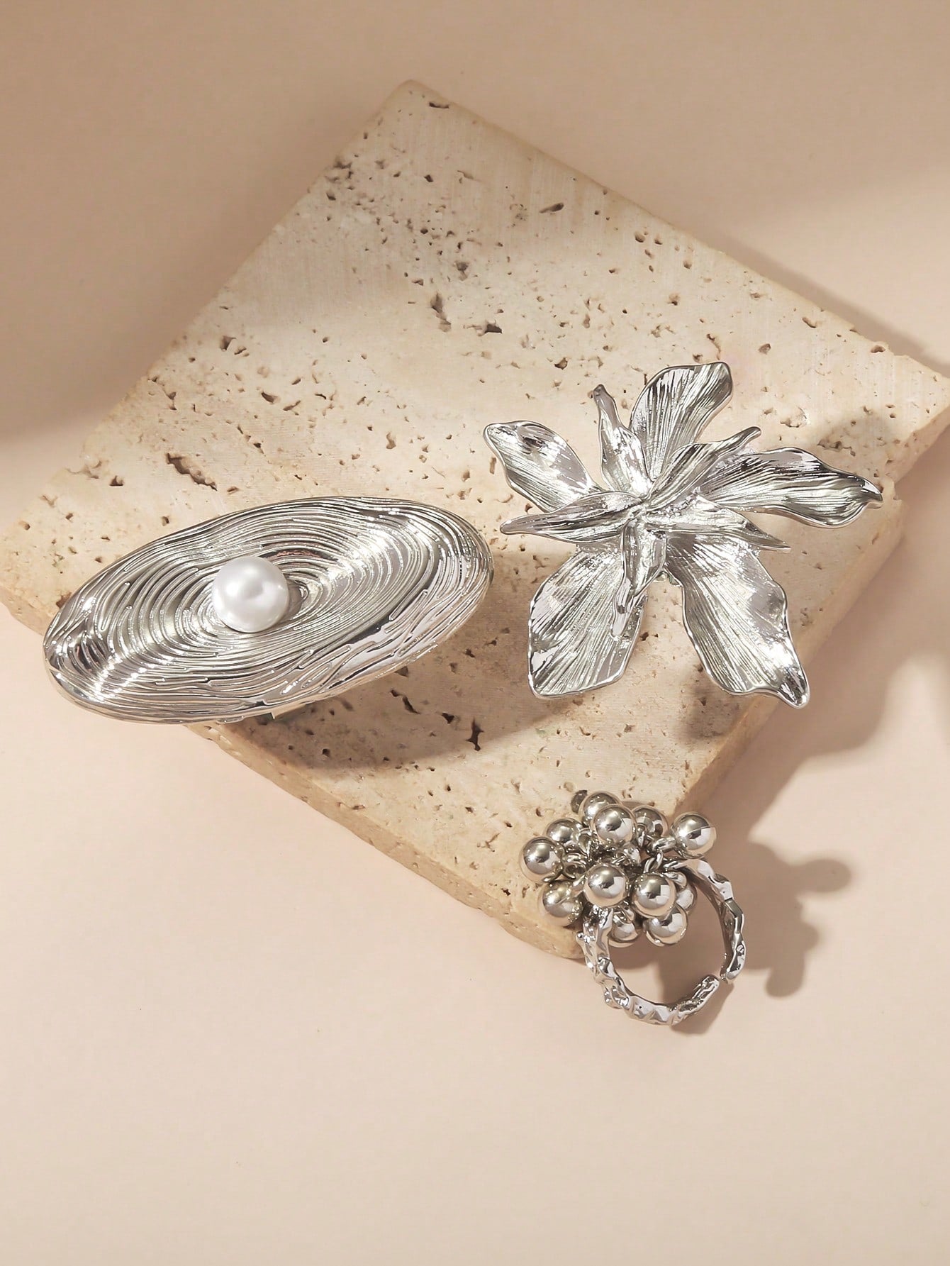 SHEIN 3pcs Exaggerated Metal Large Flower, Small Ball, Spiral Design Rings