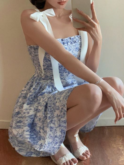 SHEIN DAZY Blue & White Porcelain Floral Print Fitted Color Block Bowknot Strap Dress, Floral & Botanical Print With Waistband