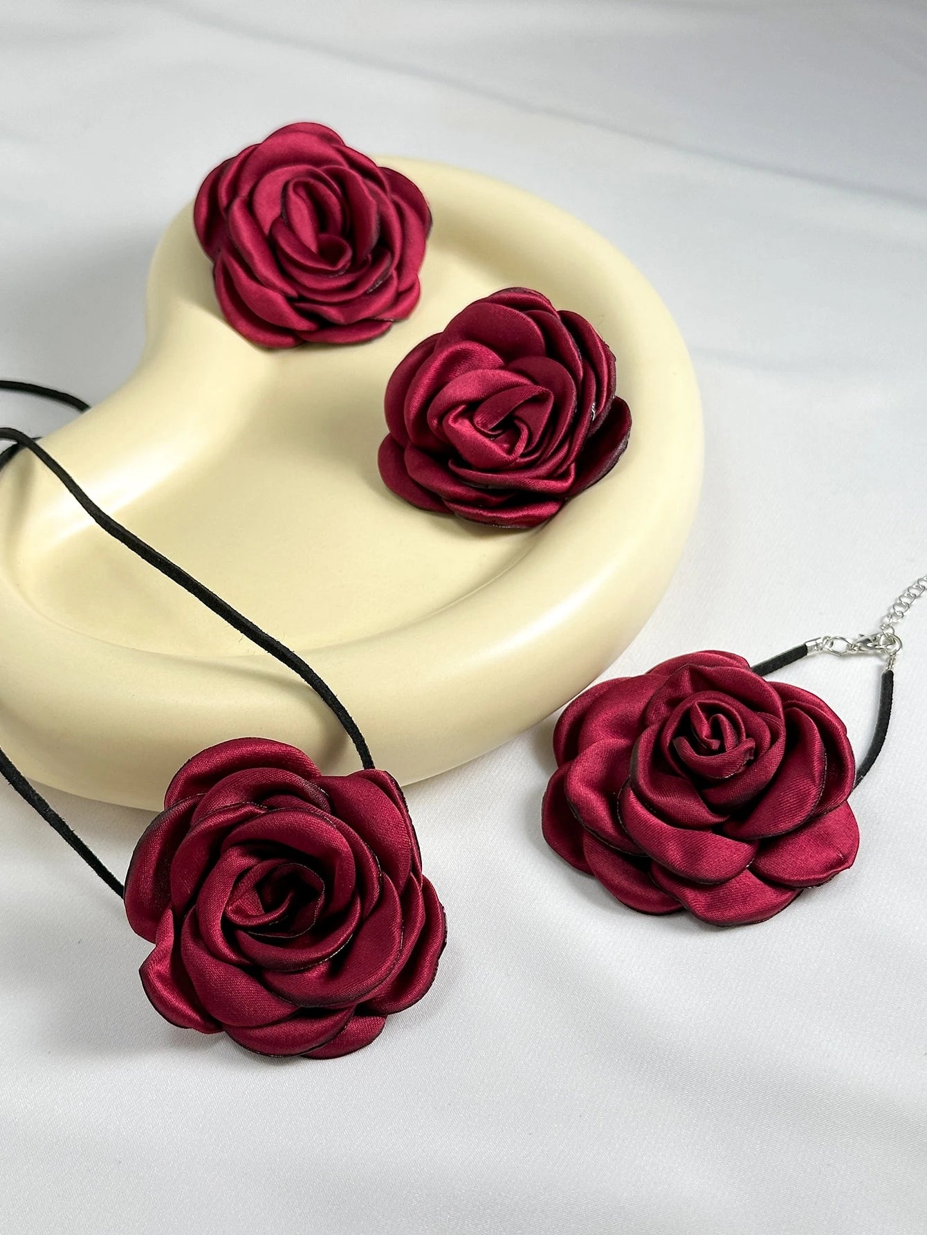 SHEIN 4pcs Set Women's Vintage Gothic Black Rose Flower Choker Necklace, Satin Rose Rope Necklace, Bracelet & Earrings Jewelry Set