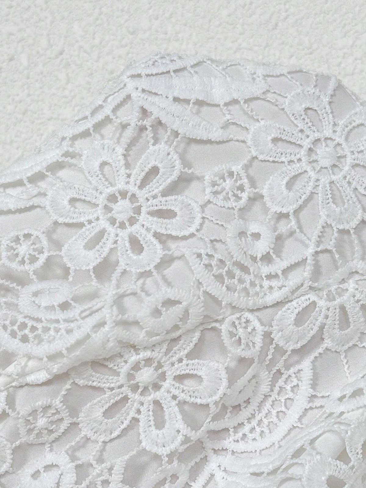 SHEIN Breezaya Ladies Solid Color Lace Bandeau Blouse For Holiday Party Clothes