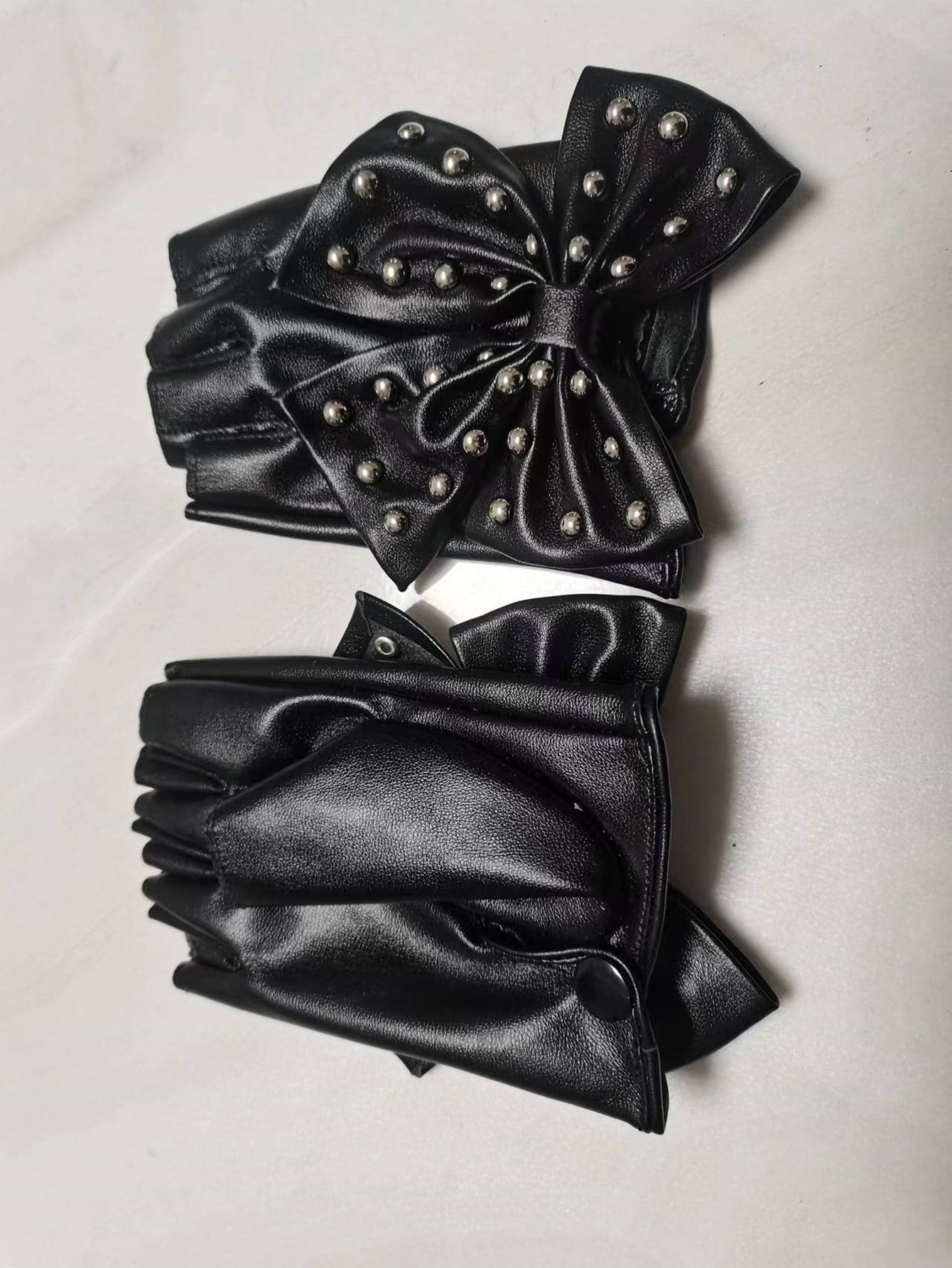 SHEIN Black Rivet Bow Decor PU Leather Gloves