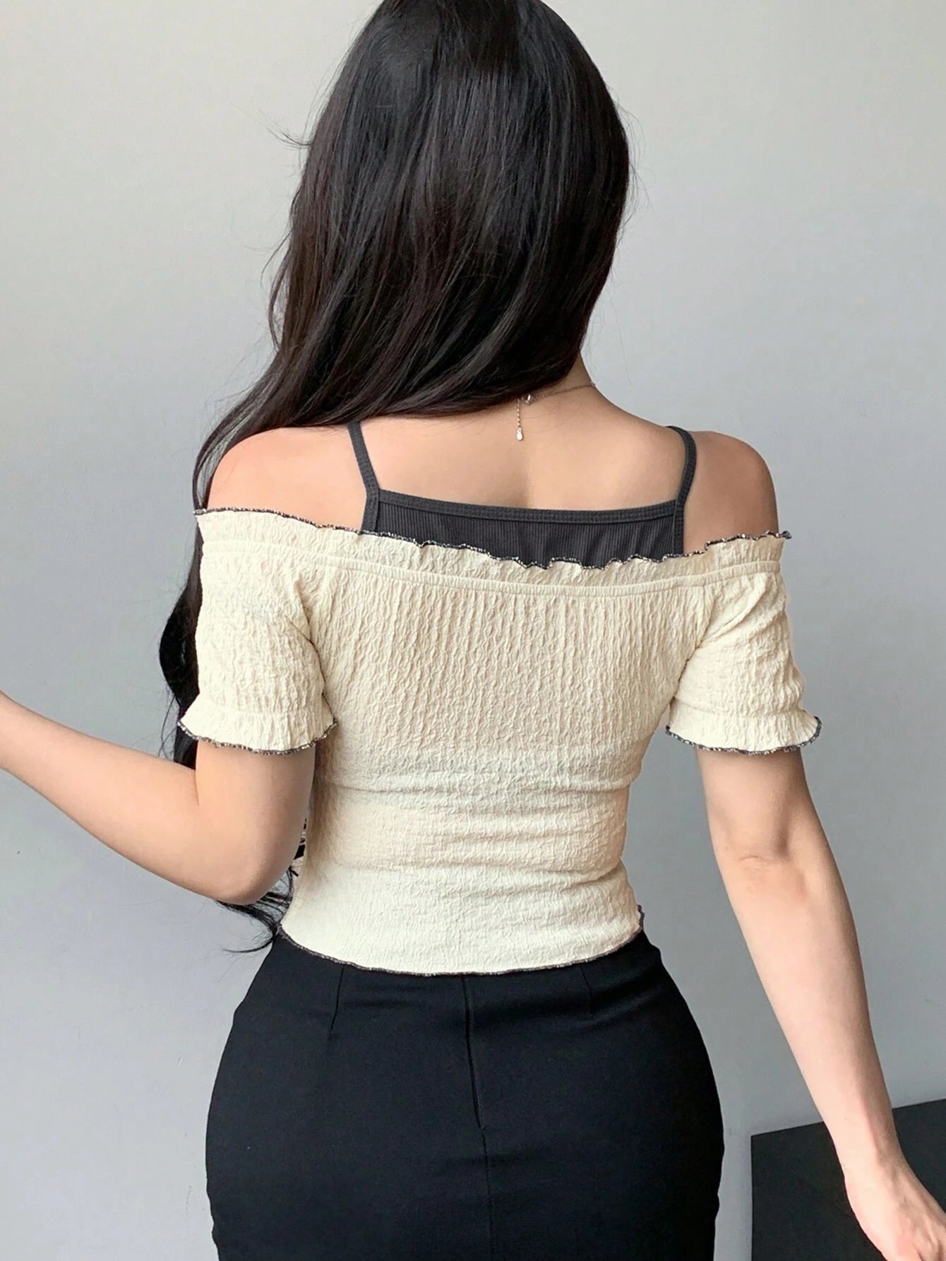 SHEIN Dazy Designer Women's Color Block Texture Fabric Fitted Short Sleeve T-Shirt With Pleated Design