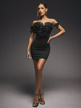 فستان قصير مثير مكشوف الكتفين بكشكشة مبالغ فيها من SHEIN Hauture