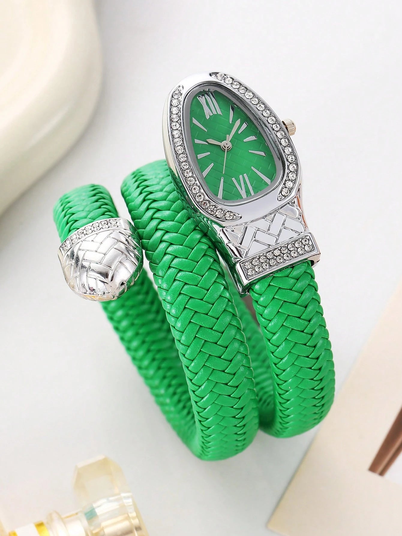SHEIN New Arrival Hot Selling Snake Wrap Around Wrist Watch, Fashion Personalized Quartz Watch