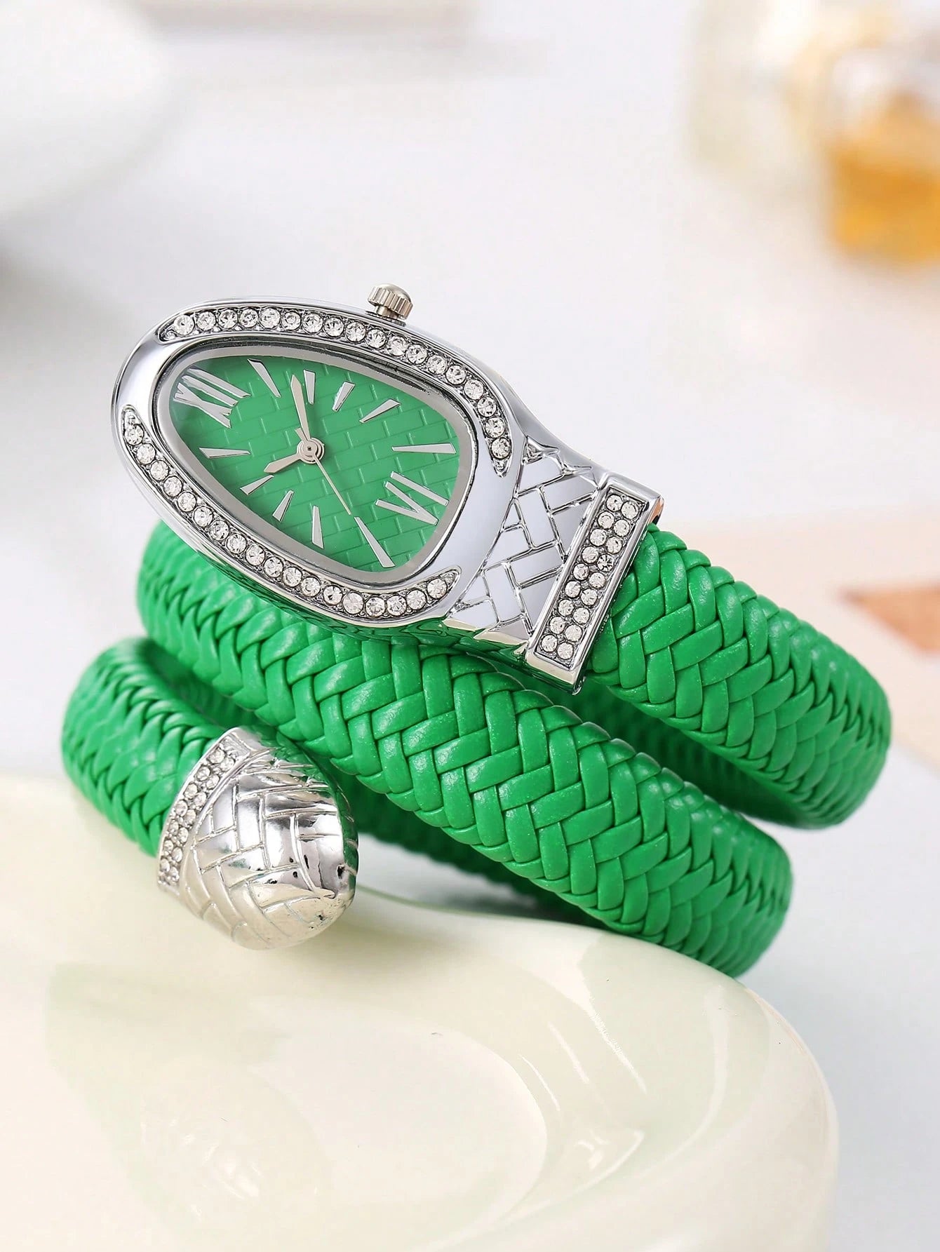 SHEIN New Arrival Hot Selling Snake Wrap Around Wrist Watch, Fashion Personalized Quartz Watch