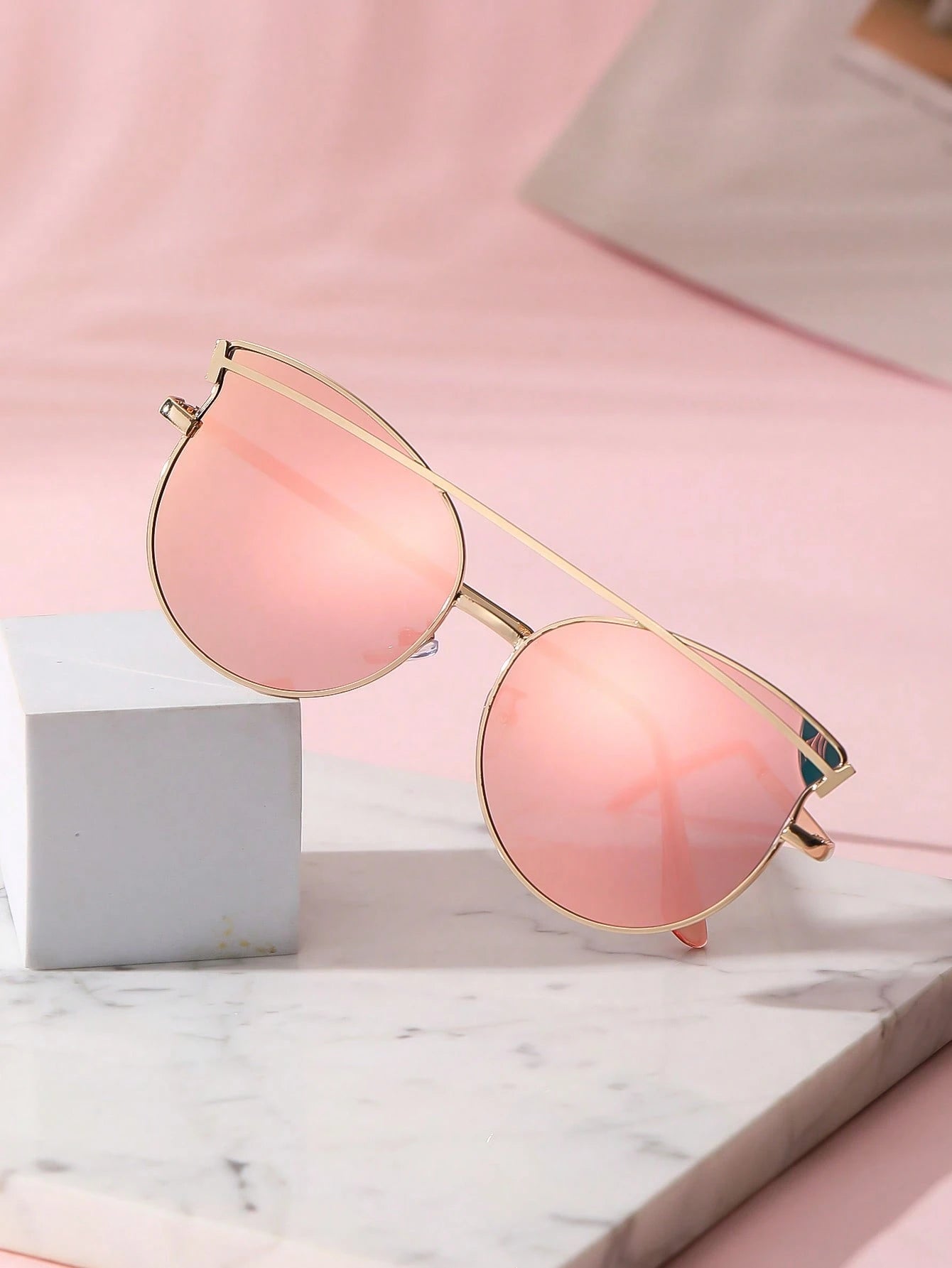 SHEIN Pink Retro Cat Eye Frame Oversized Metal Sunglasses, Classic Style For Outdoor Travel Beach Casual Wear, Summer UV Protection Driving Glasses