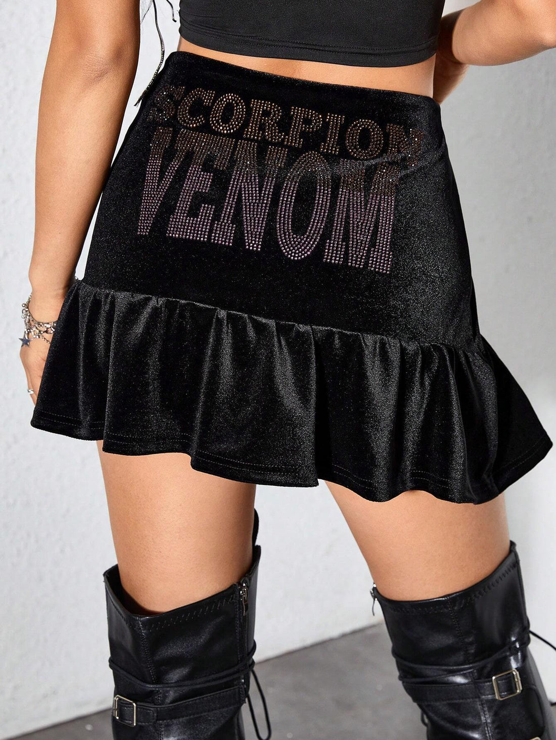 SHEIN ROMWE Grunge Punk Ladies' Sexy Tight Skirt With Pleated Hem And Rhinestone Slogan On The Back Waist
