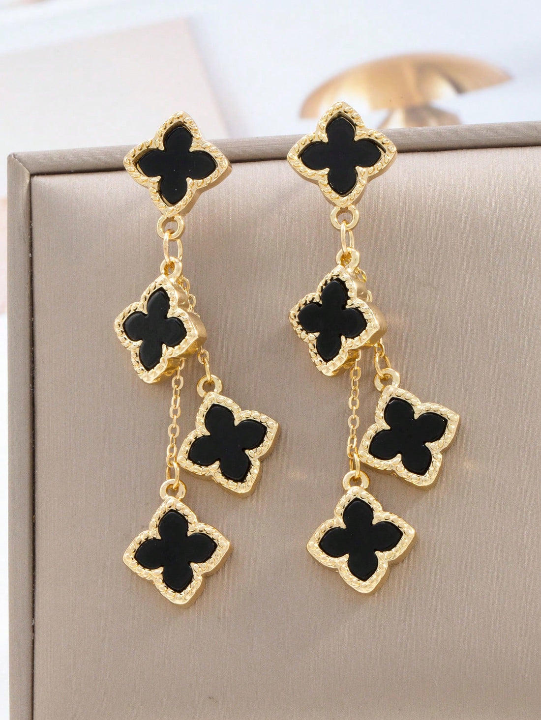 1 Pair Elegant Romantic Four-Leaf Clover Long Pendant Earrings BY SHEIN 