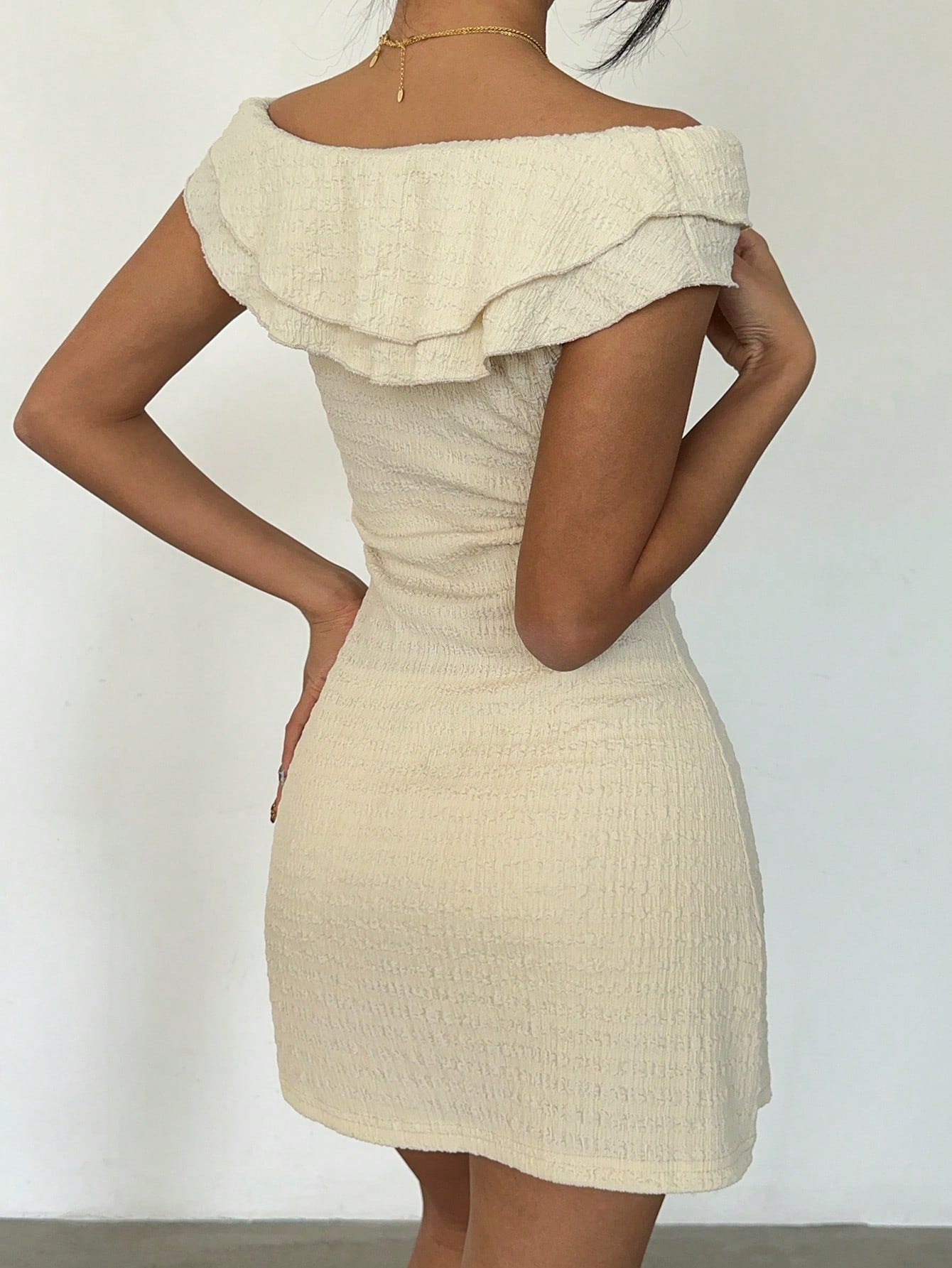 SHEIN Essnce Women's Solid Color Off Shoulder Mini Dress, Casual Vacation Twisted Open-Shoulder Elegant Short