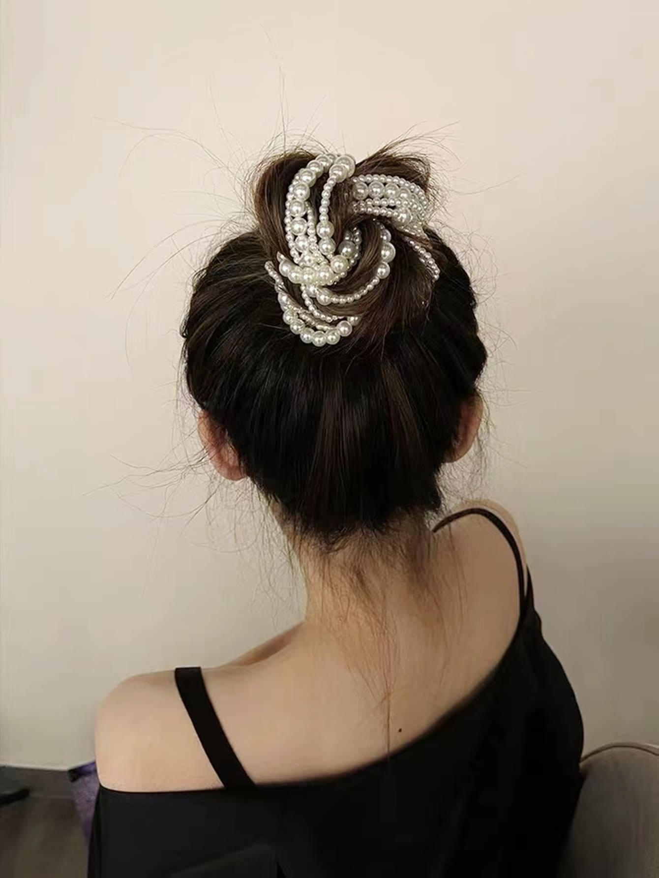 SHEIN Faux  Hair Clip Pearl Beaded Tassel Charm