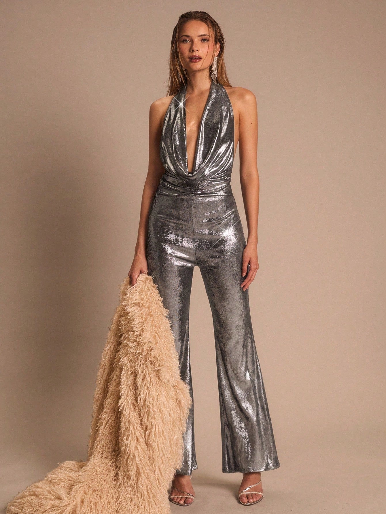 جمبسوت أنيق من SHEIN للنساء، بفتحة صدر عميقة وظهر مكشوف