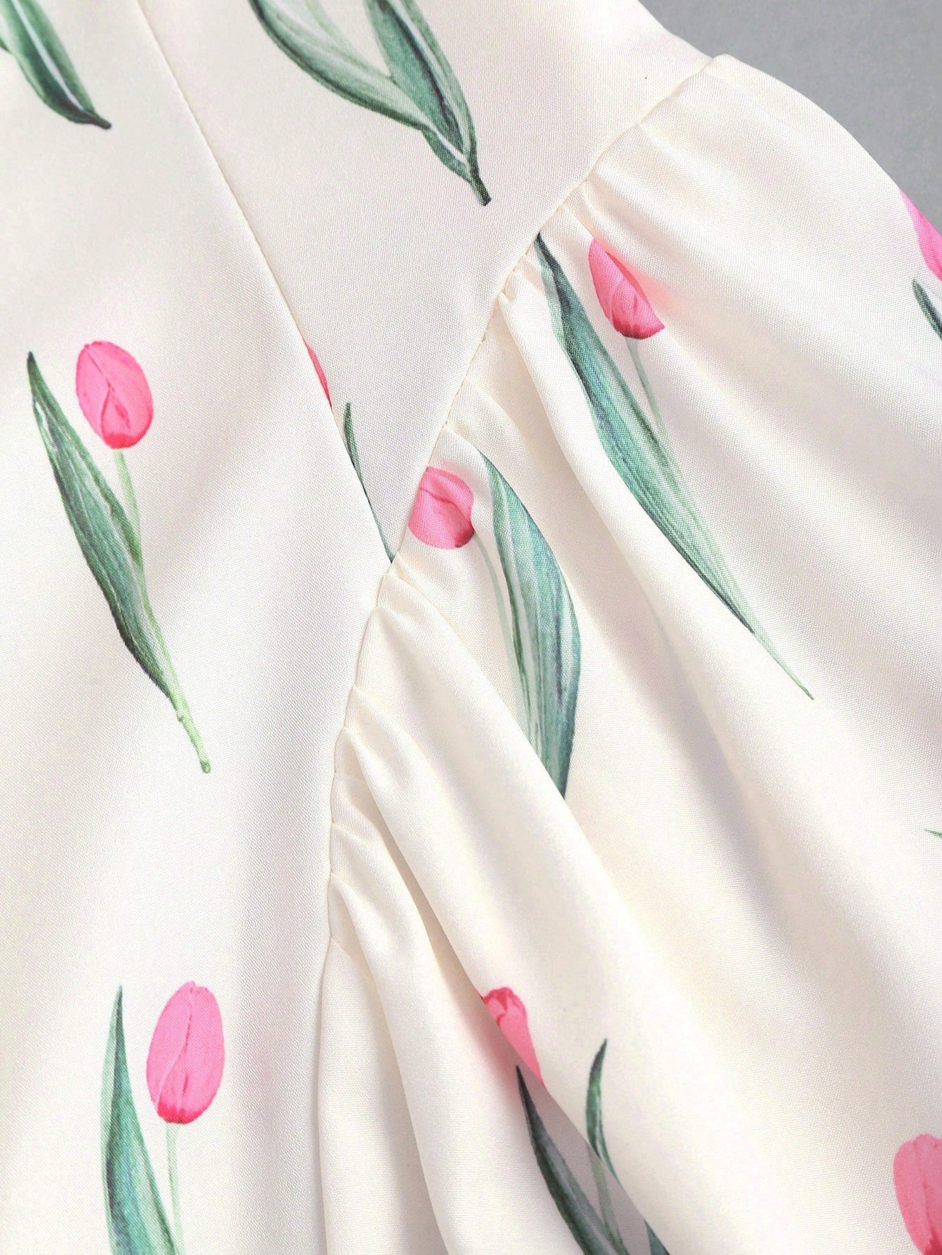SHEIN Sweetra فستان ميني مطوي بنمط أمريكي عتيق منقط أبيض وأسود بياقة مربعة وبدون أكمام وخصر عالي مكشوف الظهر مثير، أنيق وراقي