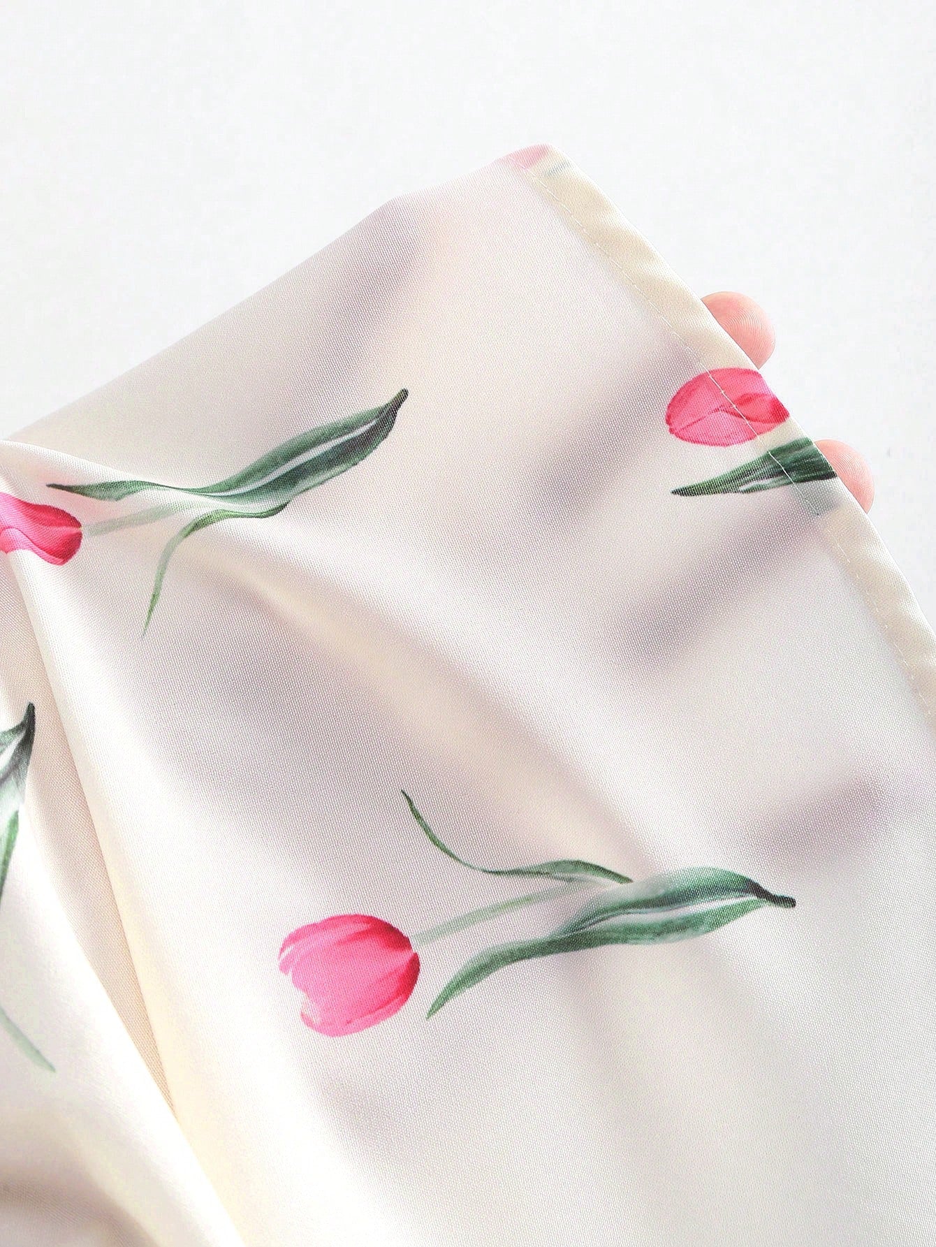 SHEIN Sweetra فستان ميني مطوي بنمط أمريكي عتيق منقط أبيض وأسود بياقة مربعة وبدون أكمام وخصر عالي مكشوف الظهر مثير، أنيق وراقي
