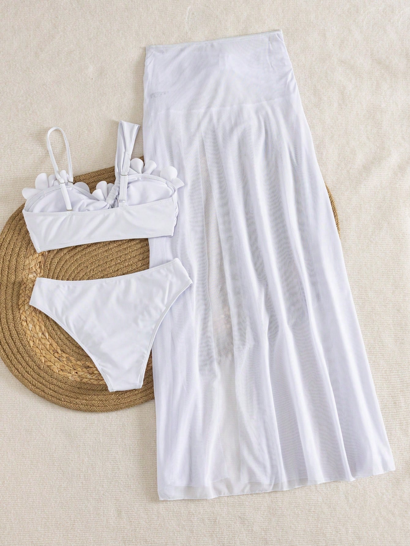 SHEIN Swim Oasis 2026 أحدث صيحات الموضة لملابس الشاطئ الفاخرة، بيكيني أنيق ومثير بتصميم البتلات + فستان طويل مثير بفتحة جانبية، طقم سباحة نسائي من 3 قطع