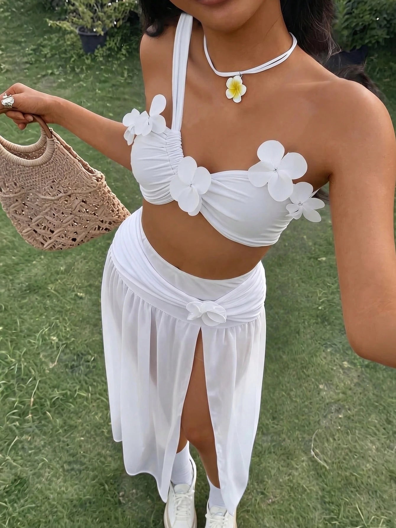 SHEIN Swim Oasis 2026 أحدث صيحات الموضة لملابس الشاطئ الفاخرة، بيكيني أنيق ومثير بتصميم البتلات + فستان طويل مثير بفتحة جانبية، طقم سباحة نسائي من 3 قطع