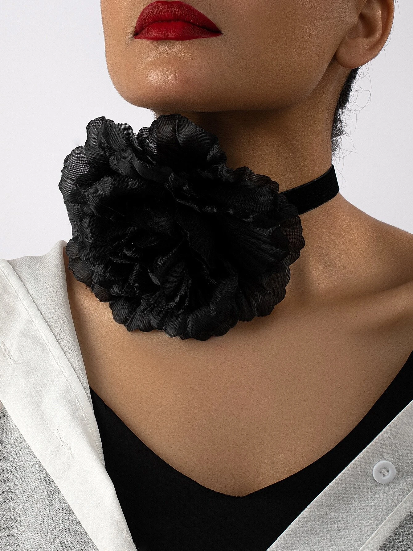 SHEIN 1pc Adjustable Fashionable Ladies' Neck Chain With Large Simulated Flower&floral Velvet Ribbon, Great For Festival Party & Valentine's Day Wearing