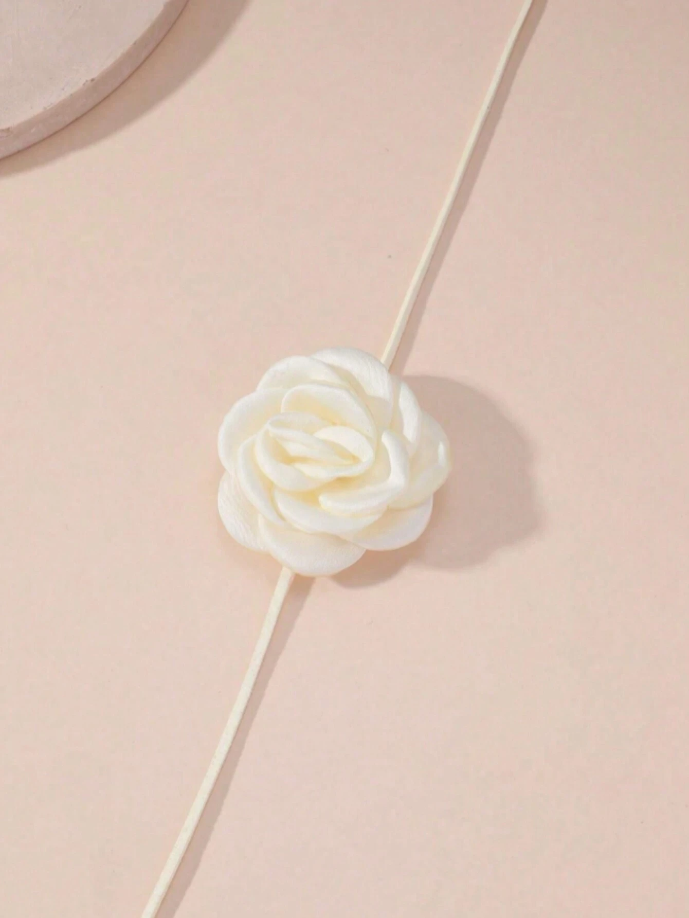 SHEIN 1pc 3d Rose Flower Detail Velvet Choker Necklace