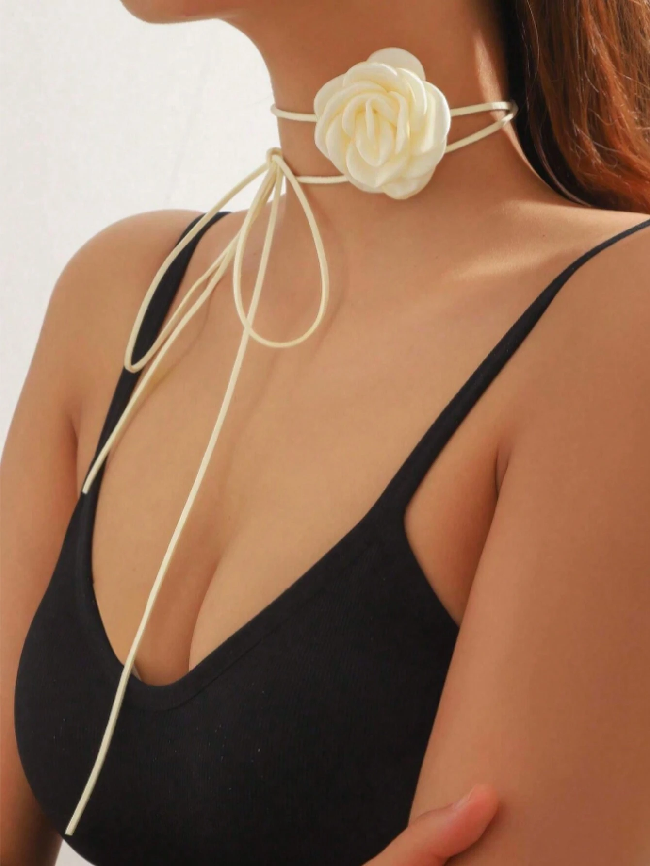 SHEIN 1pc 3d Rose Flower Detail Velvet Choker Necklace