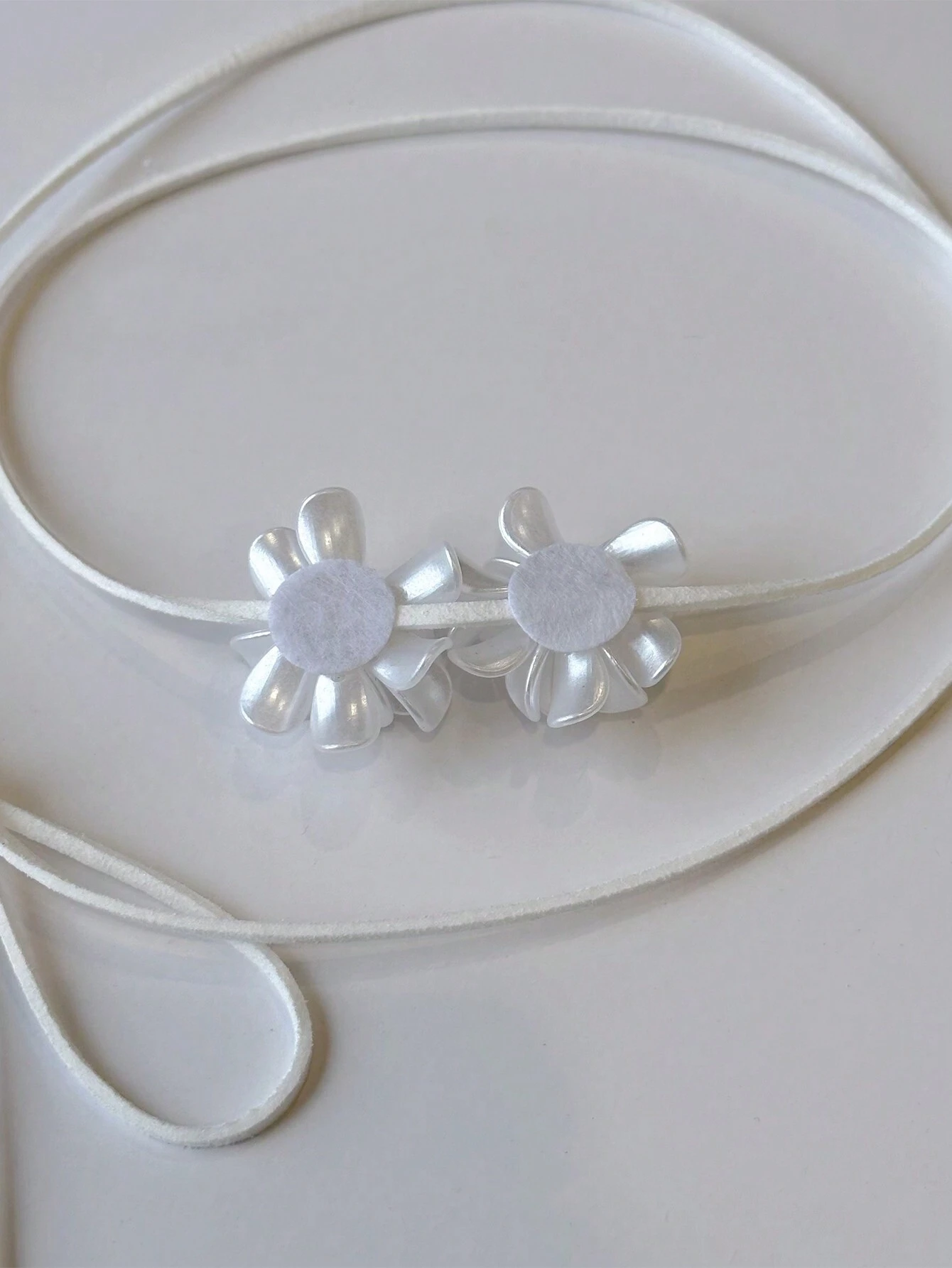 SHEIN1pc Titanium Steel Tarnish-Resistant Silver Rose Flower Double Layer Leather Choker Necklace - Image 3