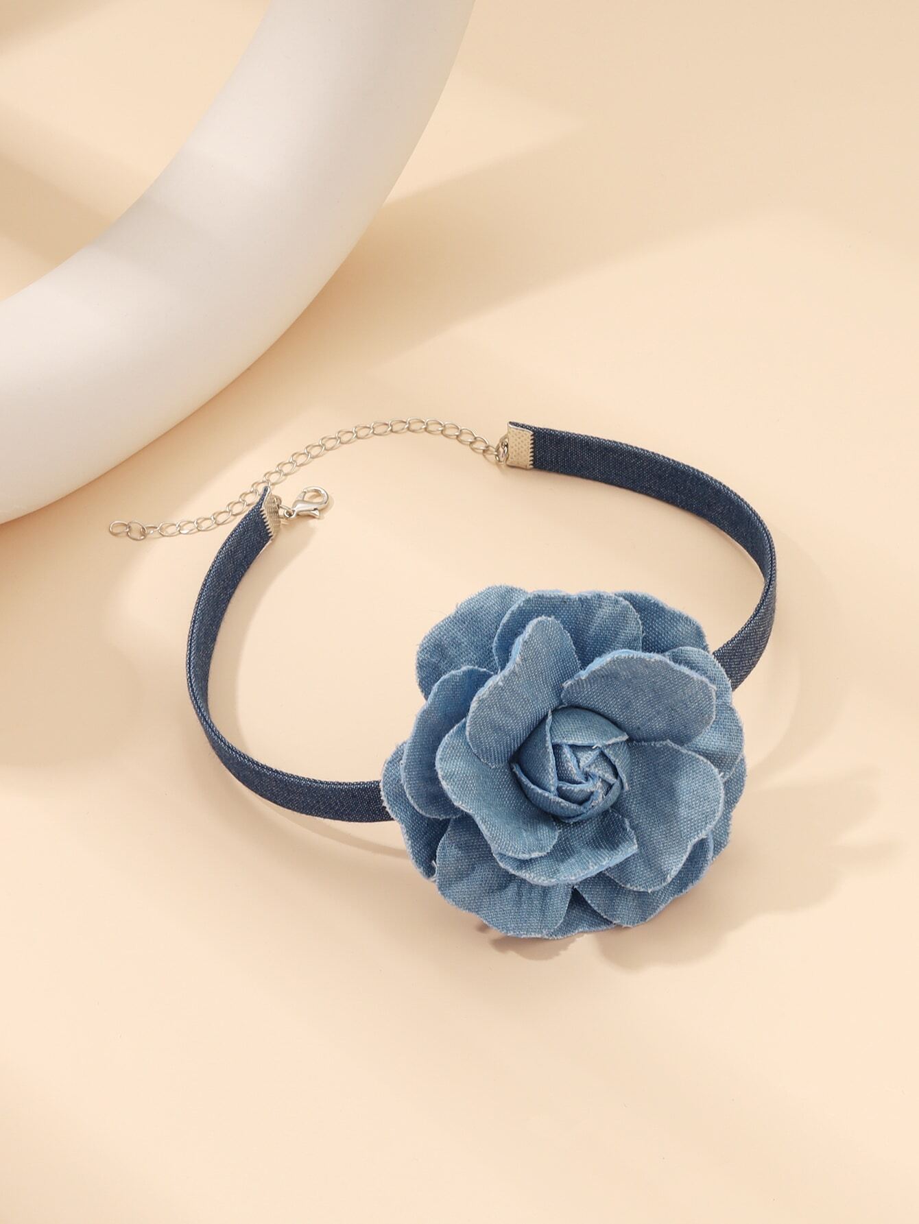 SHEIN Vintage Western Style Minimalist Woven Flower Choker Necklace