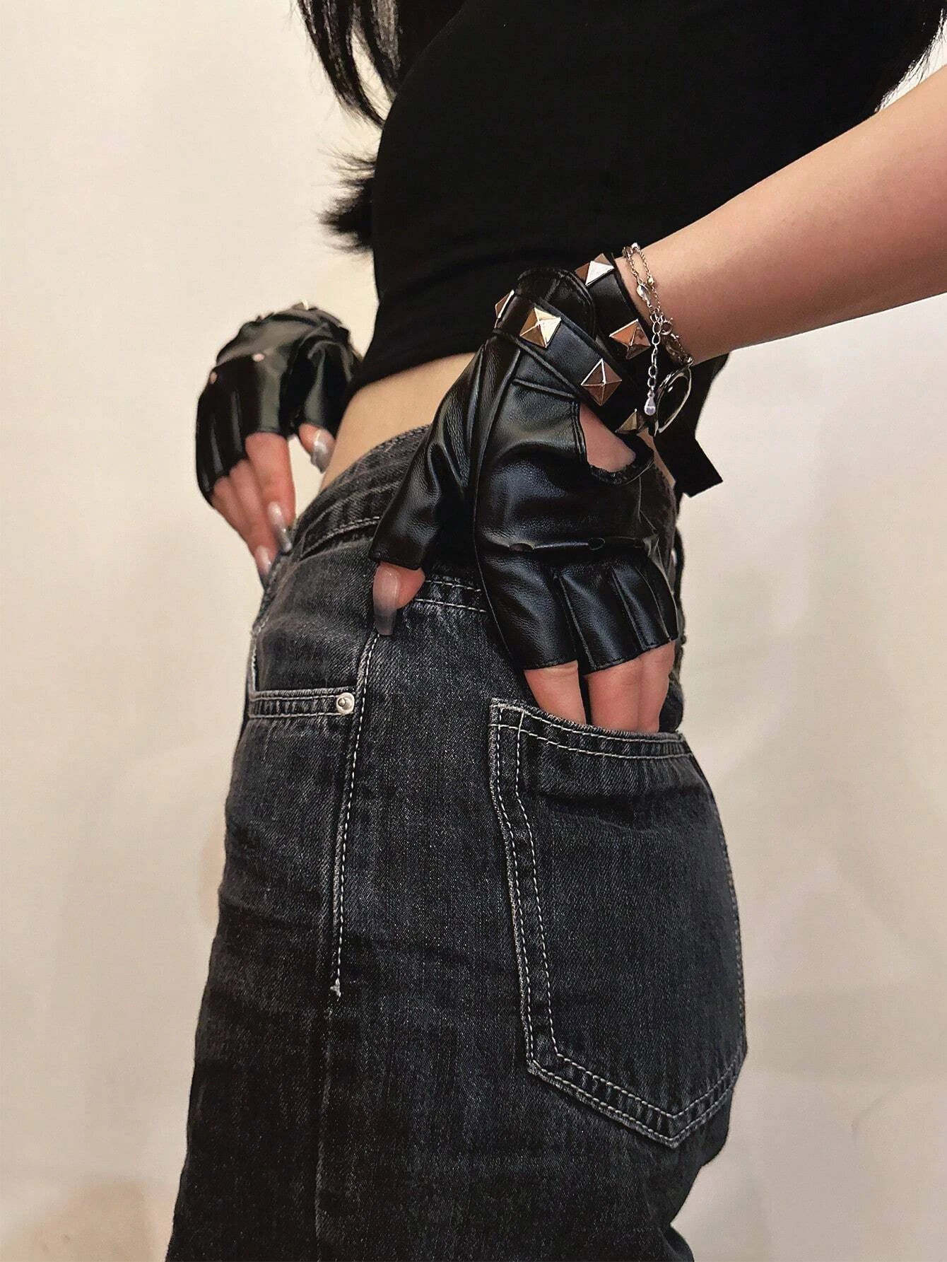 SHEIN 1pair Punk Rock Studded Open Finger Leather Gloves, Fashion Accessories For Music Festival And Party - Image 3