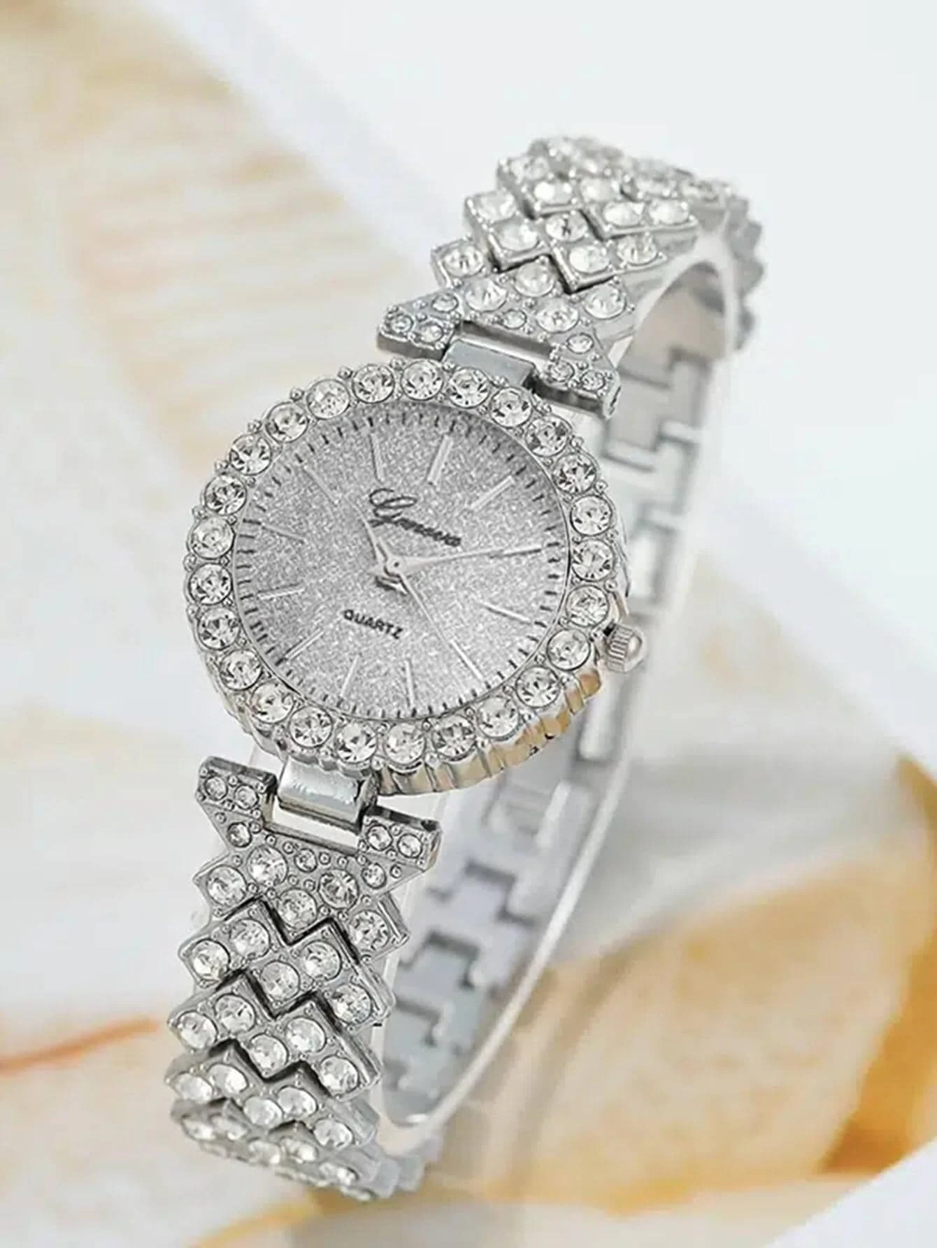 SHEIN 1pc Rhinestone Decor Quartz Watch & 2pcs Rhinestone Decor Bracelet Holiday - Image 3
