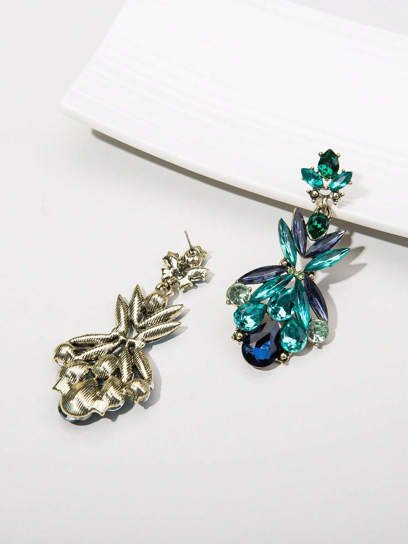 SHEIN 1pair Vintage Alloy & Green Crystal Gemstone Inlaid Earrings For Women Suitable For Formal Events - Image 3