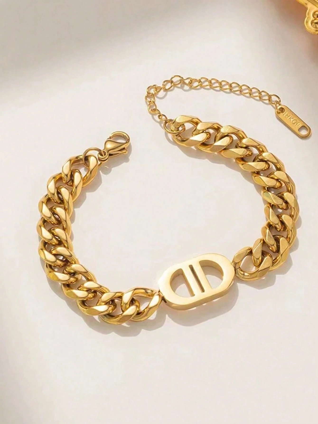 SHEIN 1pc Stainless Steel Personality Non-Fading Bracelet For Women, Suitable For Daily Wear