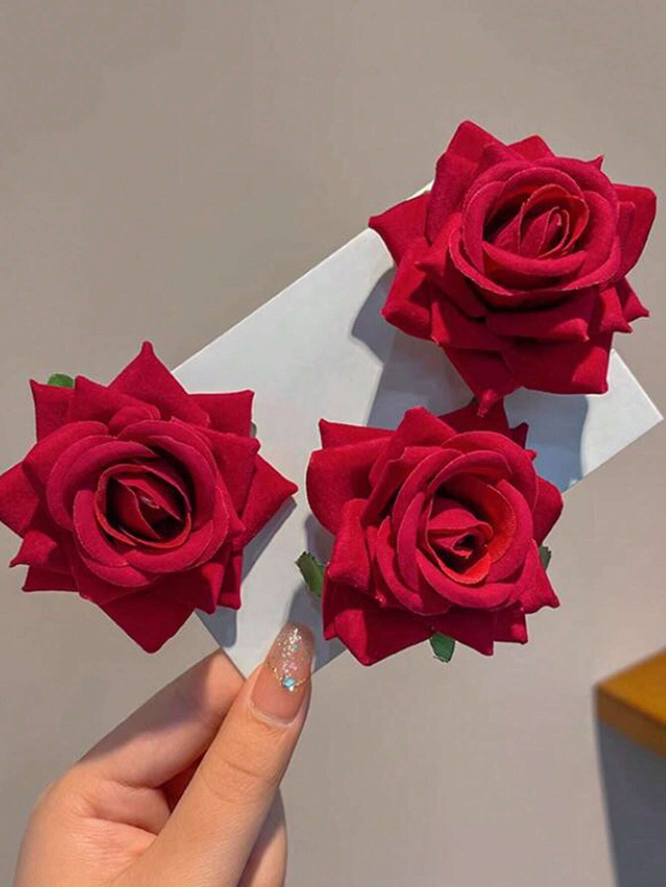 SHEIN 3pcs Vintage Velvet Artificial Rose Flower Set, Can Be Used As Hair Clip Or Brooch - Image 2