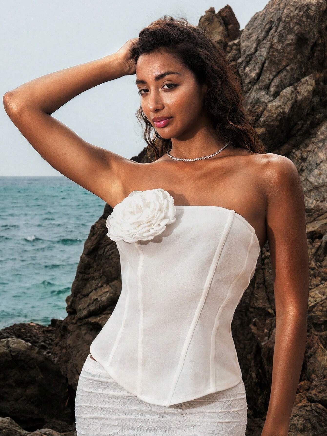 SHEIN Opulessa Solid Color Knit Fitted Bandeau Top With Floral 3D Decor For Ladies, Vacation - Image 4