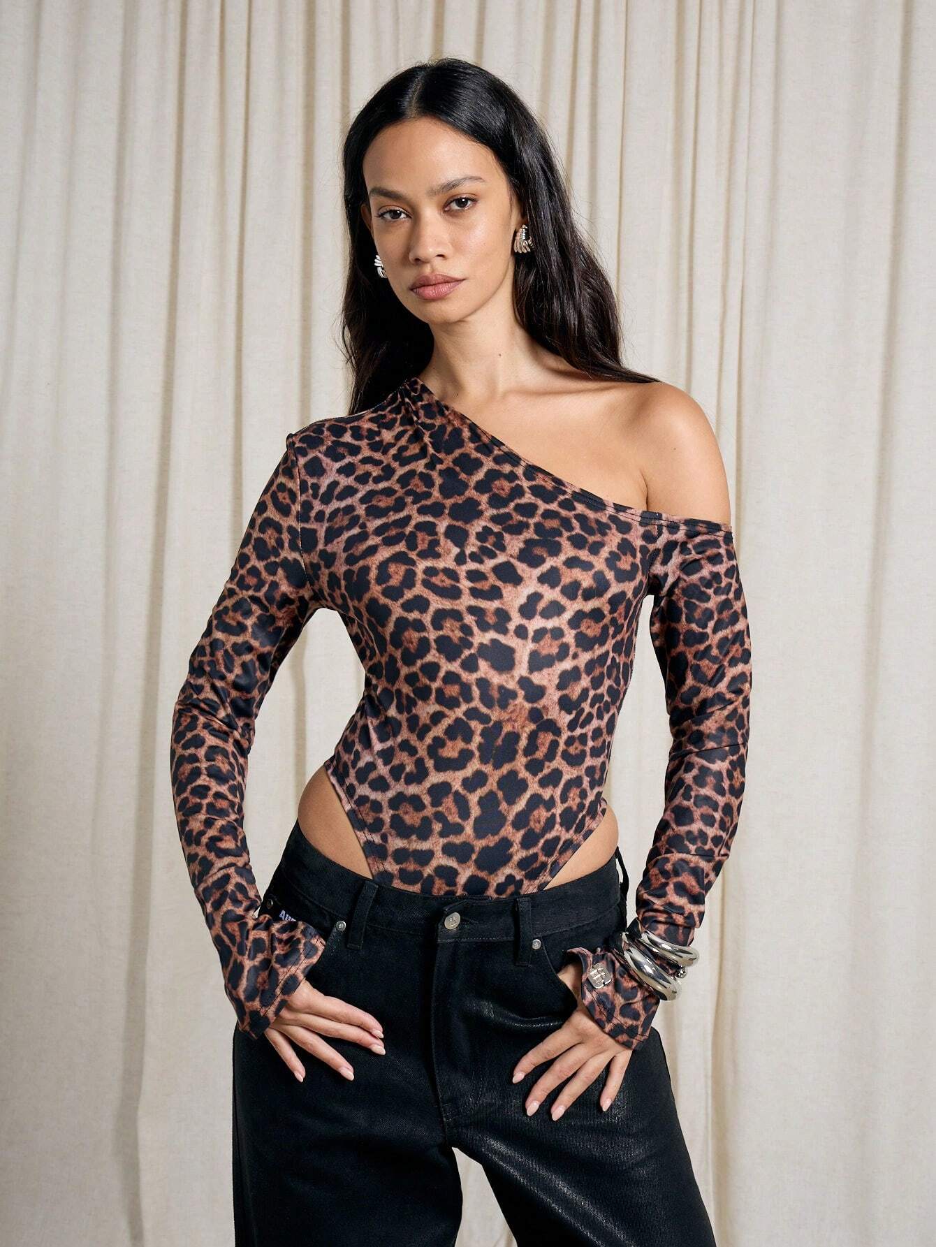 SHEIN AiiRZ Leopard Print Asymmetrical One Shoulder Long Sleeve Fitted Bodysuit
