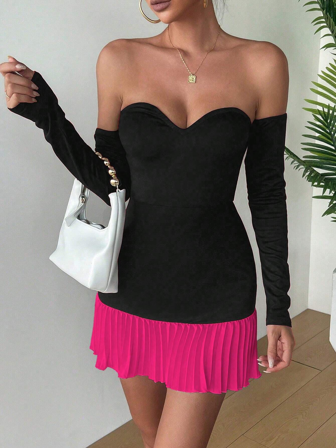 SHEIN Relaxiva 1pc Women's Sleeveless Patchwork Ruched Bodycon Dress In Black & White - Image 3