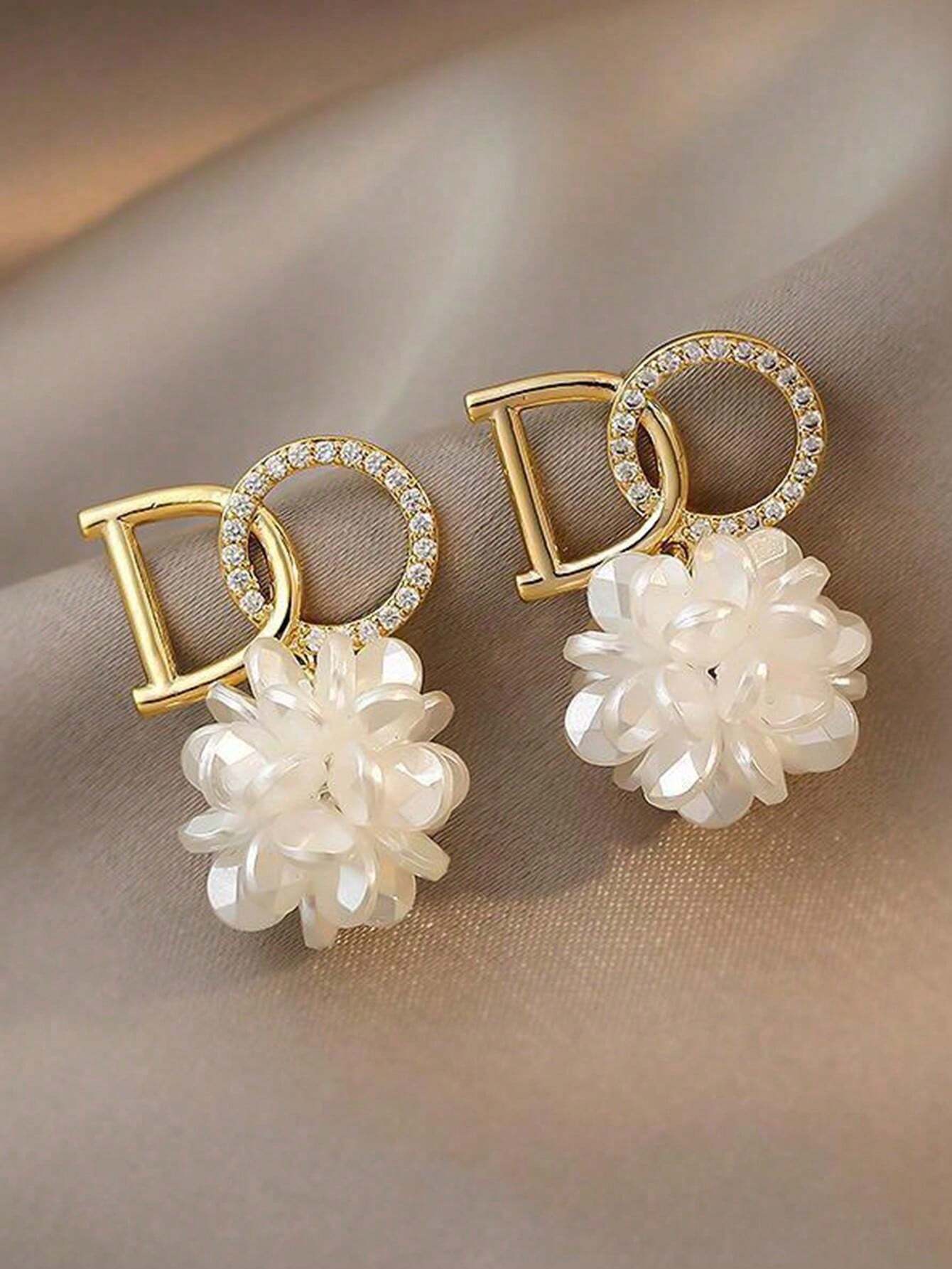 SHEIN 1 Pair Letter & Flower Earrings, High-End Snowflake Dangle Earrings For Women
