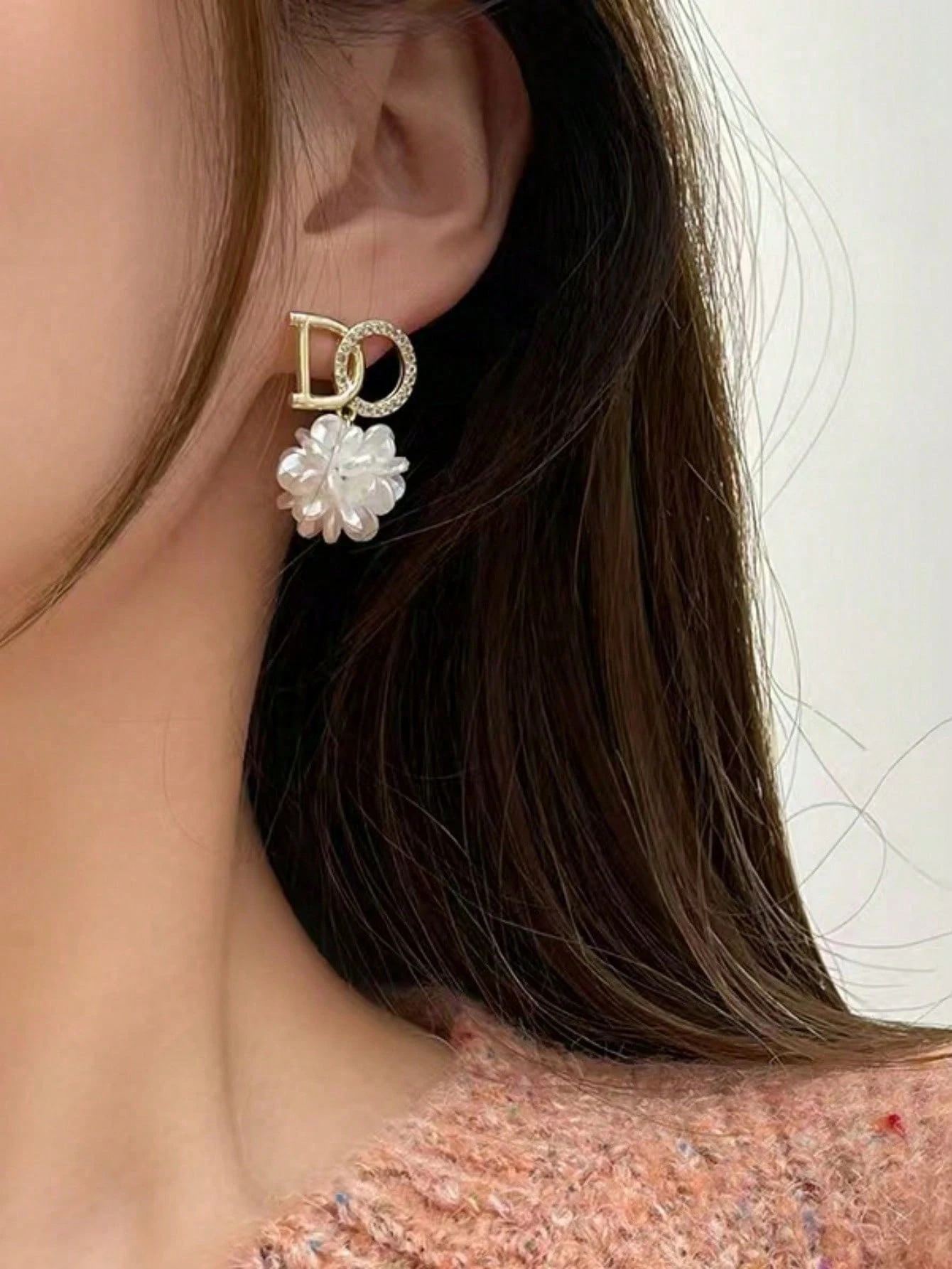 SHEIN 1 Pair Letter & Flower Earrings, High-End Snowflake Dangle Earrings For Women - Image 2