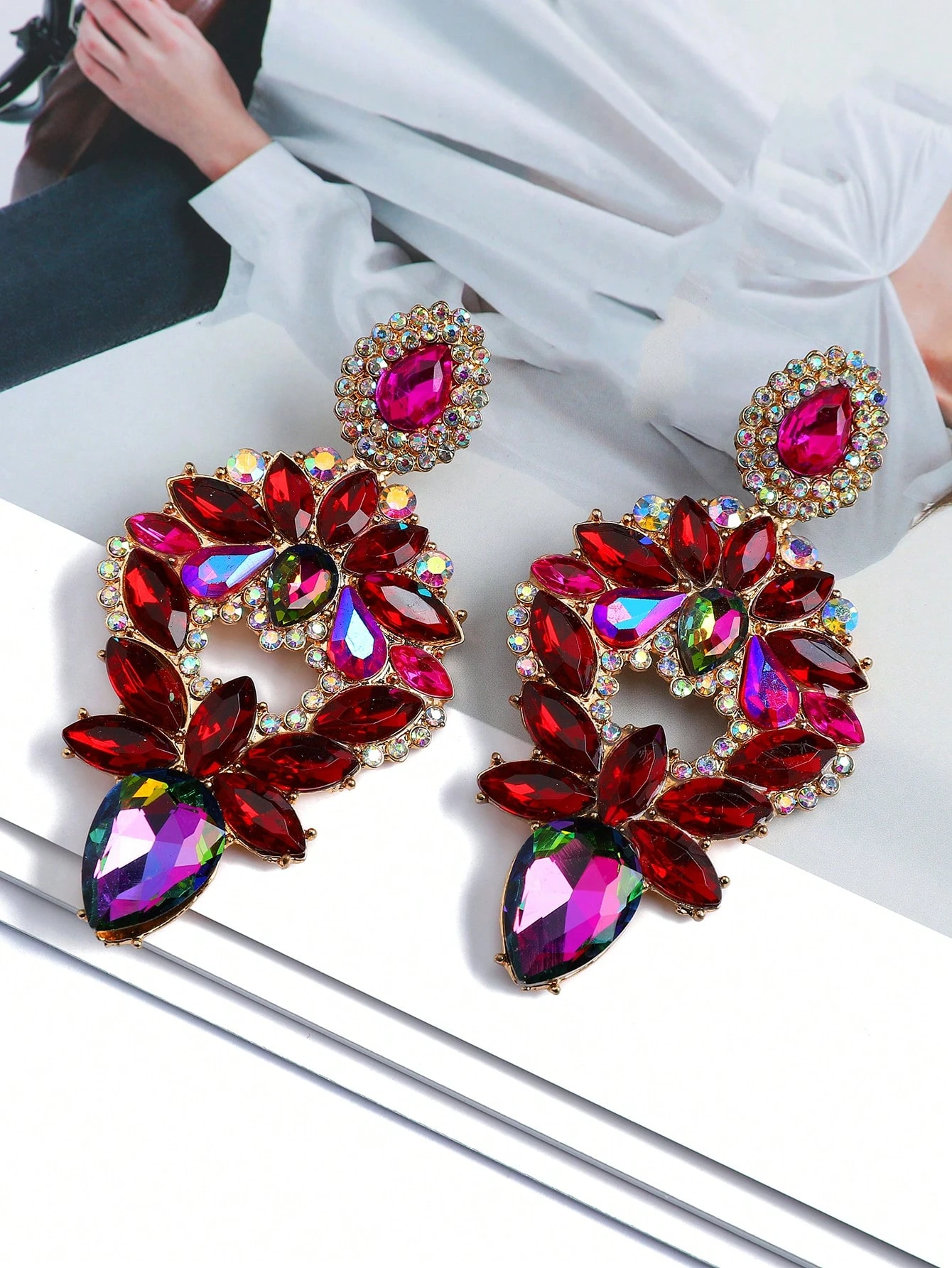 SHEIN 1 Pair Retro Geometric Hollow Glass Crystal Rhinestone Earrings - Image 2