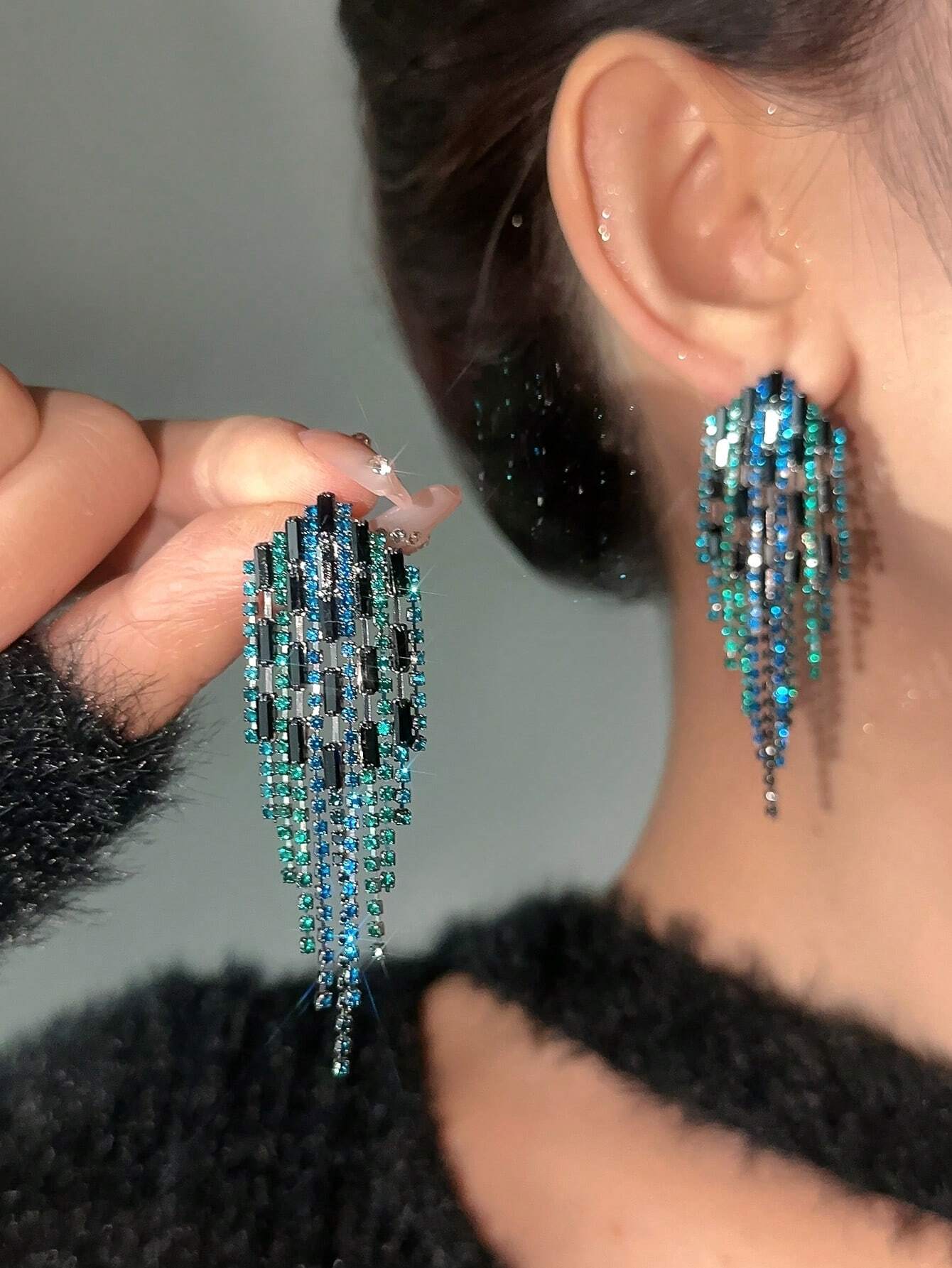 SHEIN Andkiss 1pair Drop Shaped Diamond Inlaid Tassel Earrings