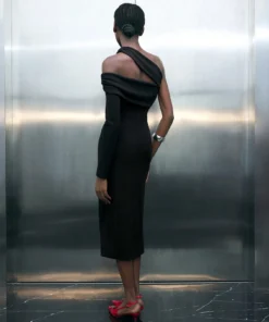 Alternative view of SHEIN Maija Asymmetric Shoulder Design Exposed Shoulder Folding Collar Long Sleeve Slim Fit Cinched Waist Midi Dresses