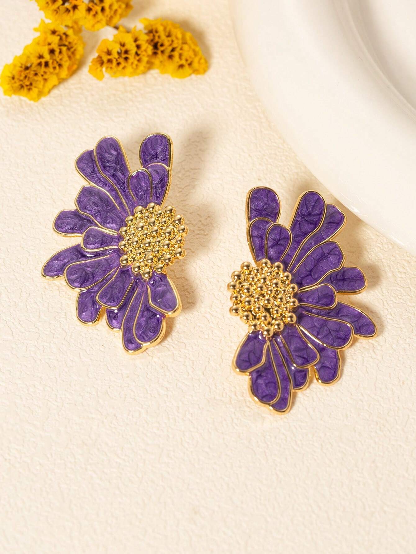 SHEIN Retro Enamel Metal Petal Floral Drop Earrings For Daily Wear - Image 2