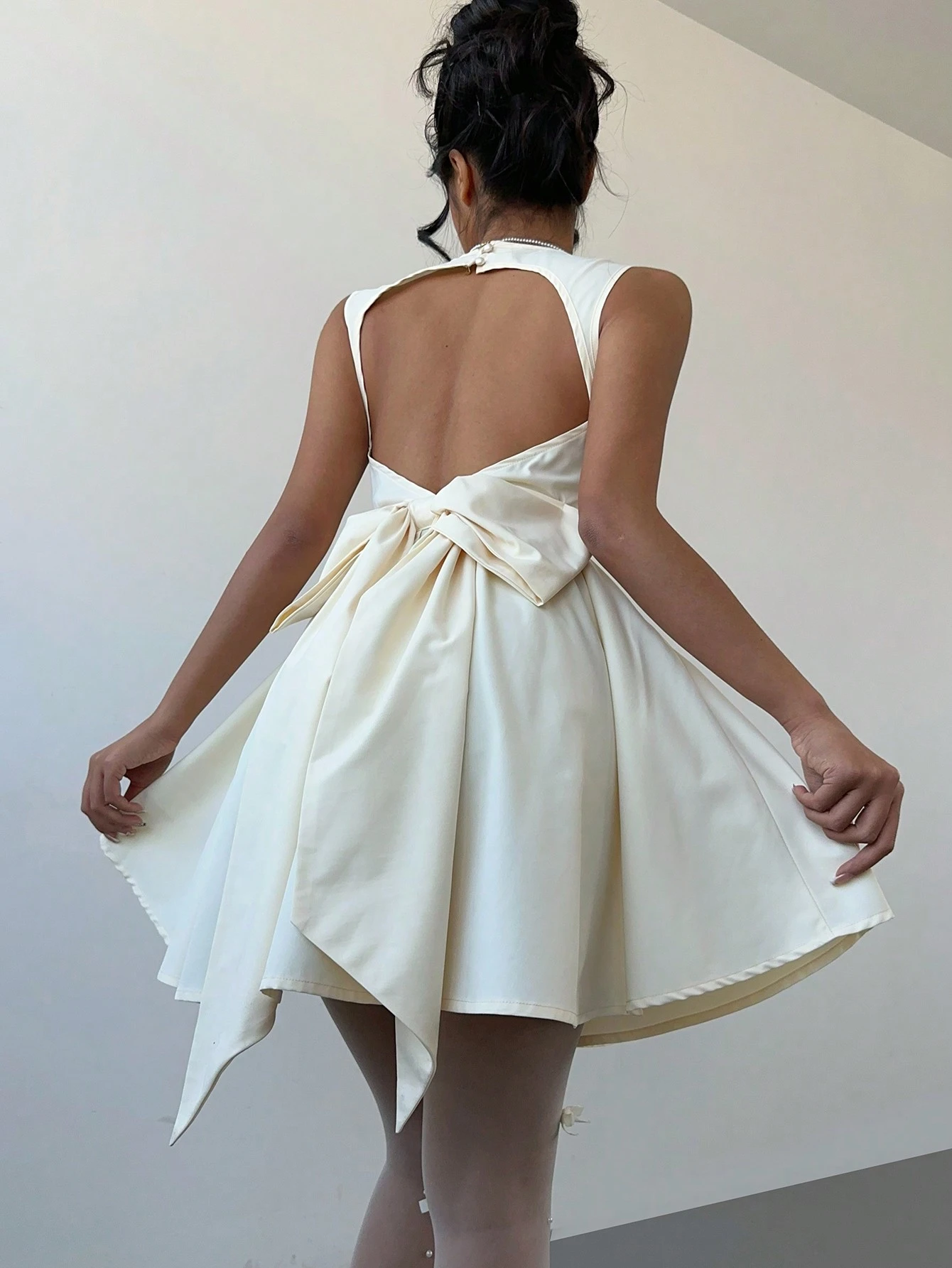 SHEIN Aloruh New Valentine's Day/Chinese New Year Outfit, V-Neck Sleeveless Sweet Exaggerated Bow Dress - Image 4