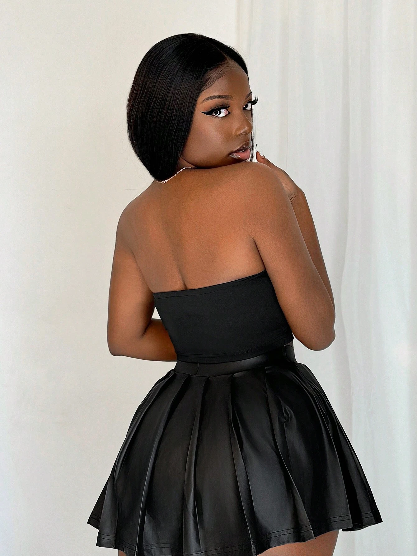 SHEIN BamGleam Women's Bandeau Top With Oversized Bow Decor, Sexy Minimalist Style - Image 2